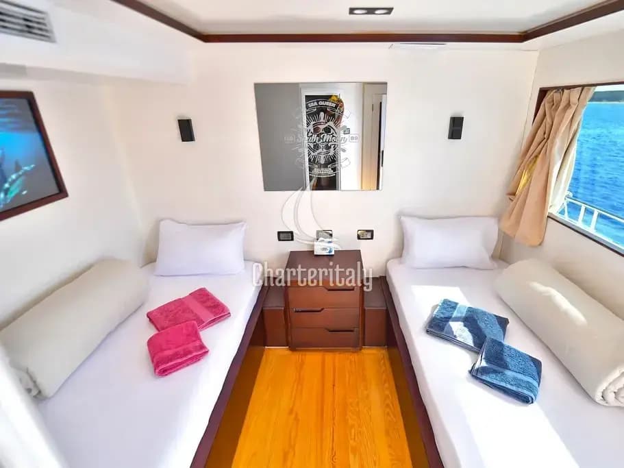 Luxury Motor Yacht - Comfort cabin upper deck 4 - 2