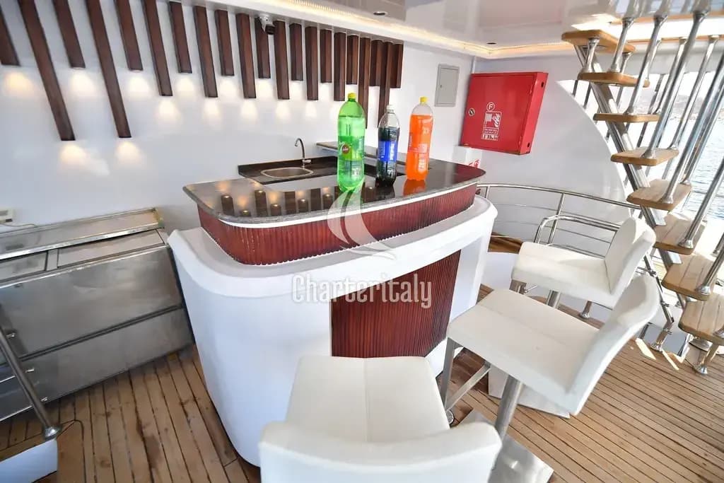 Luxury Motor Yacht - Comfort cabin upper deck 4 - 15