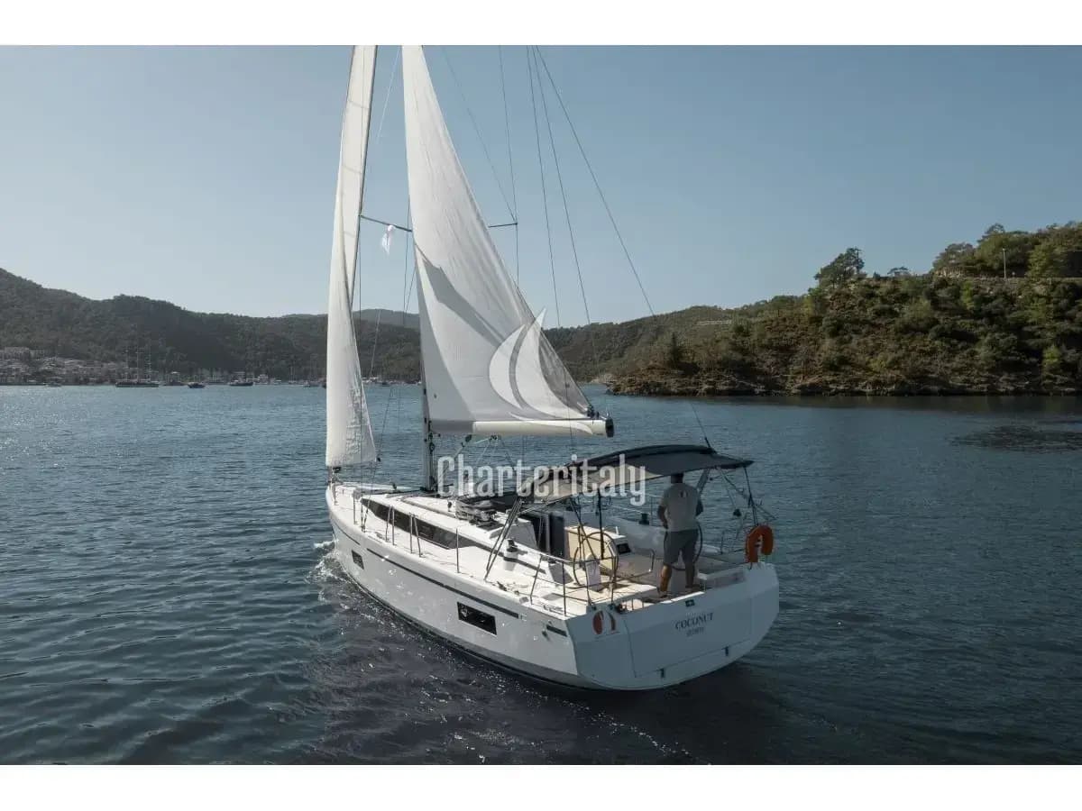 Bavaria C38 - COCONUT - 1