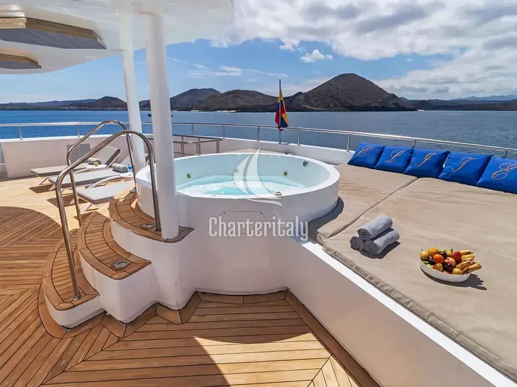Power Catamaran - Elite - 7