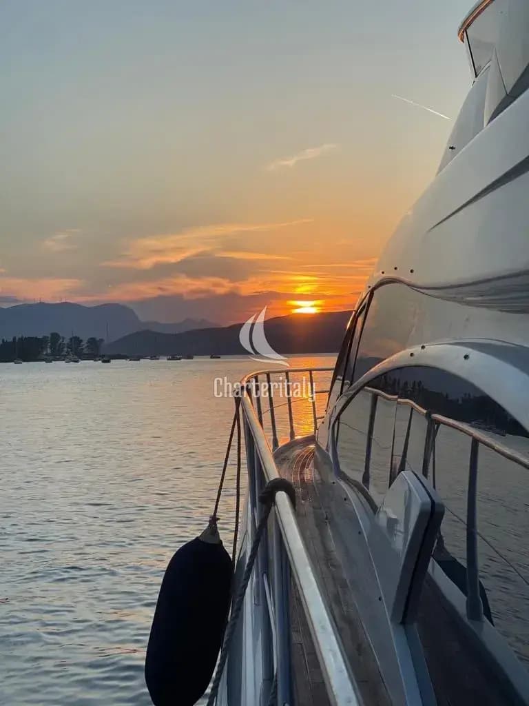 Azimut 64 - Not Dead Yet - 2