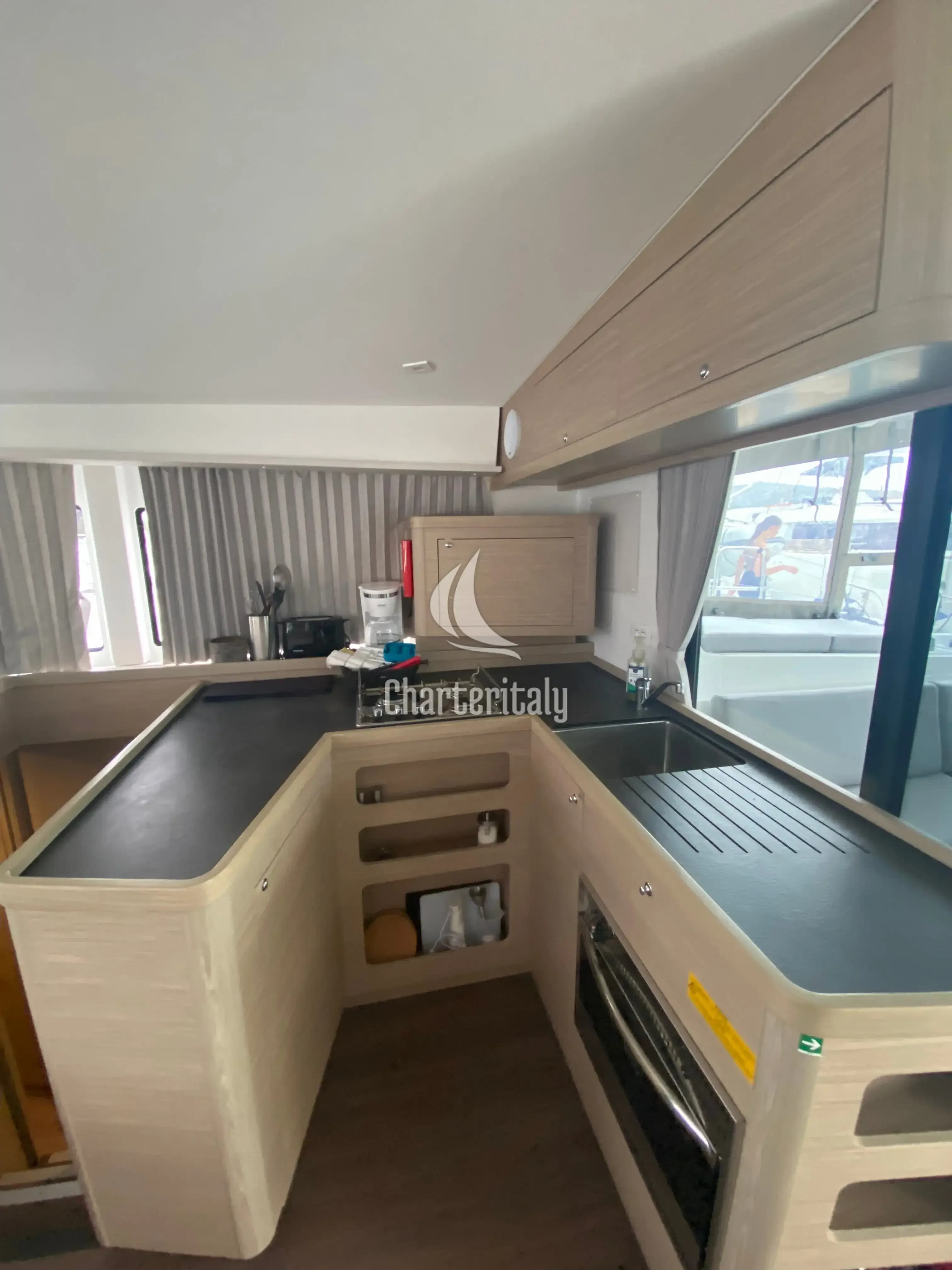 Lagoon 42 - Brunhilde - 5