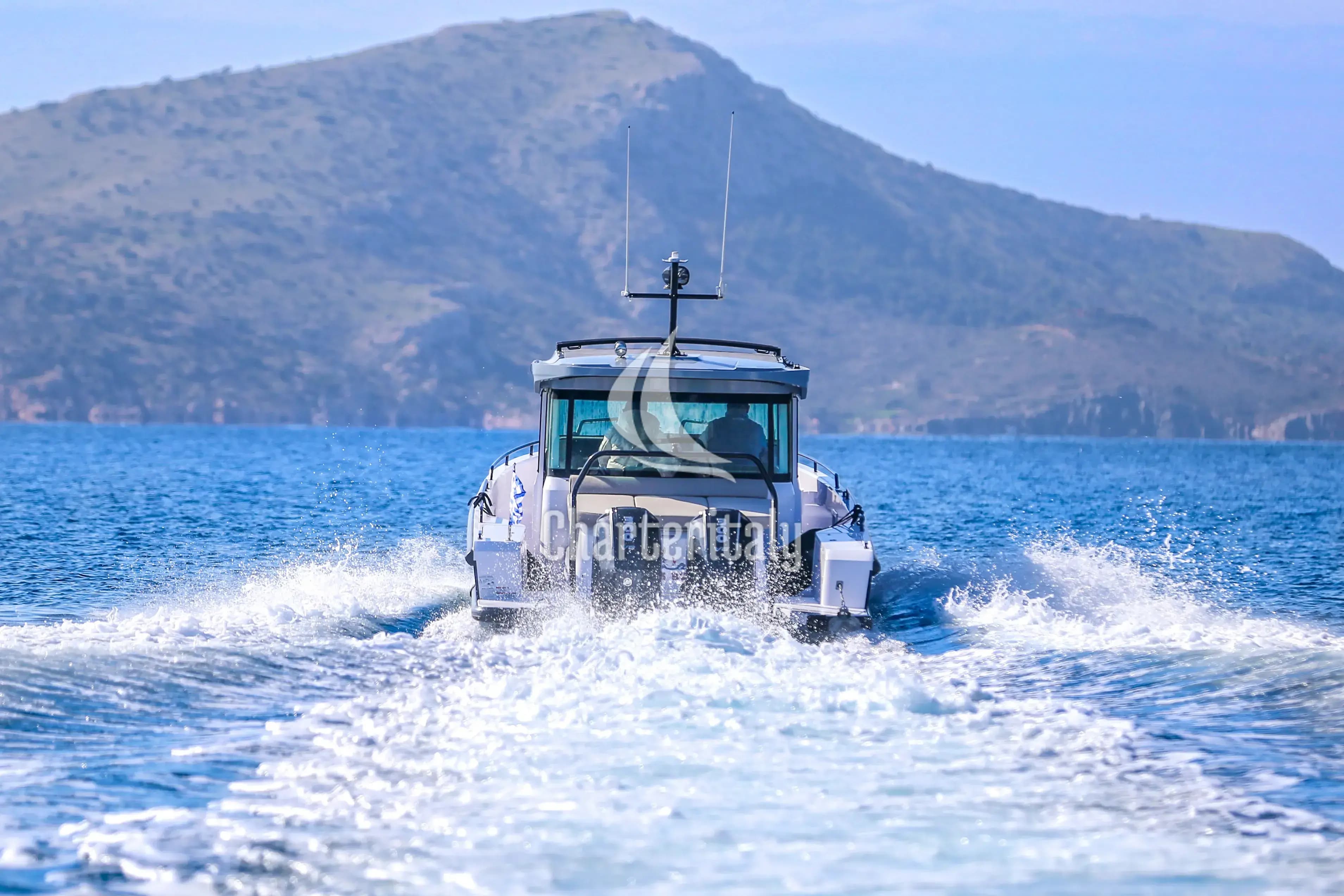 Axopar 37 XC Cross Cabin - BUGS BUNNY - 7