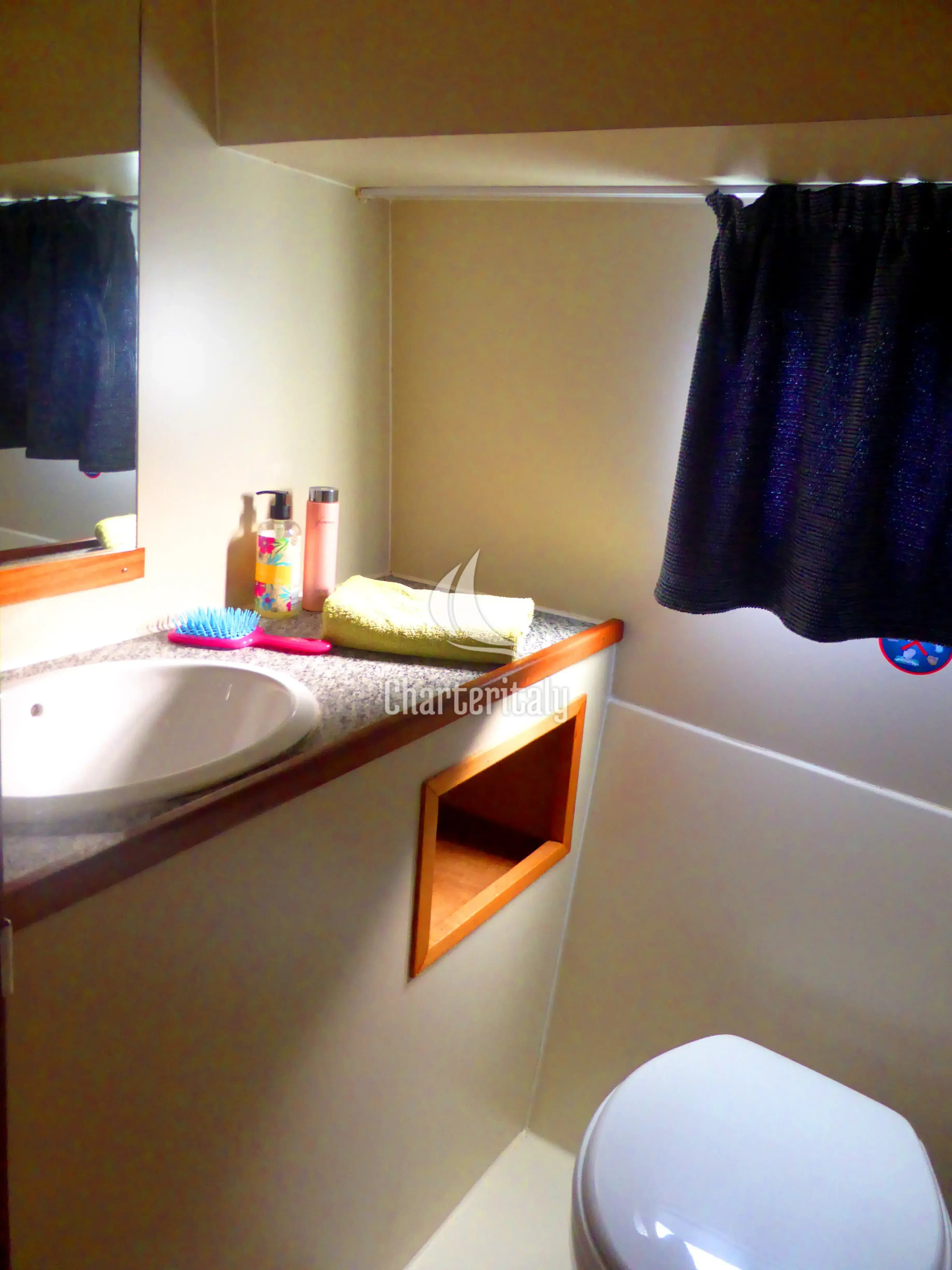 Houseboat - NCF Suite - 5
