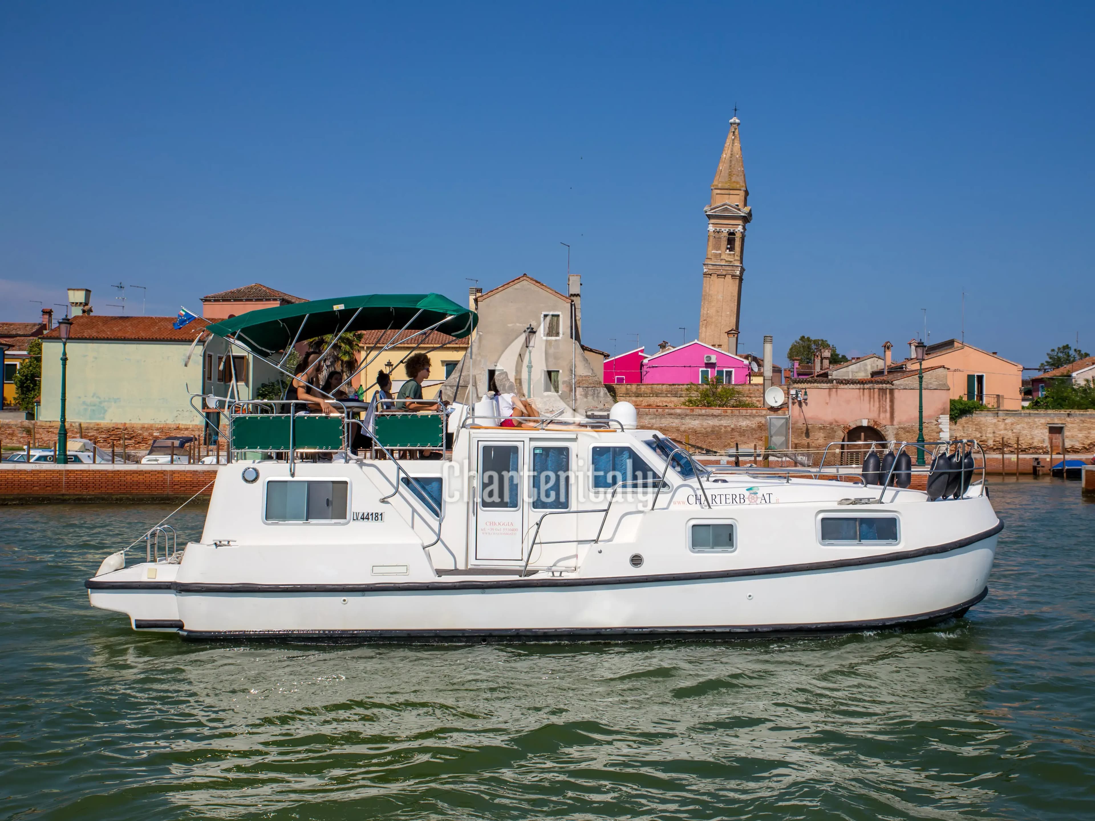 Houseboat - Tip Top - 1