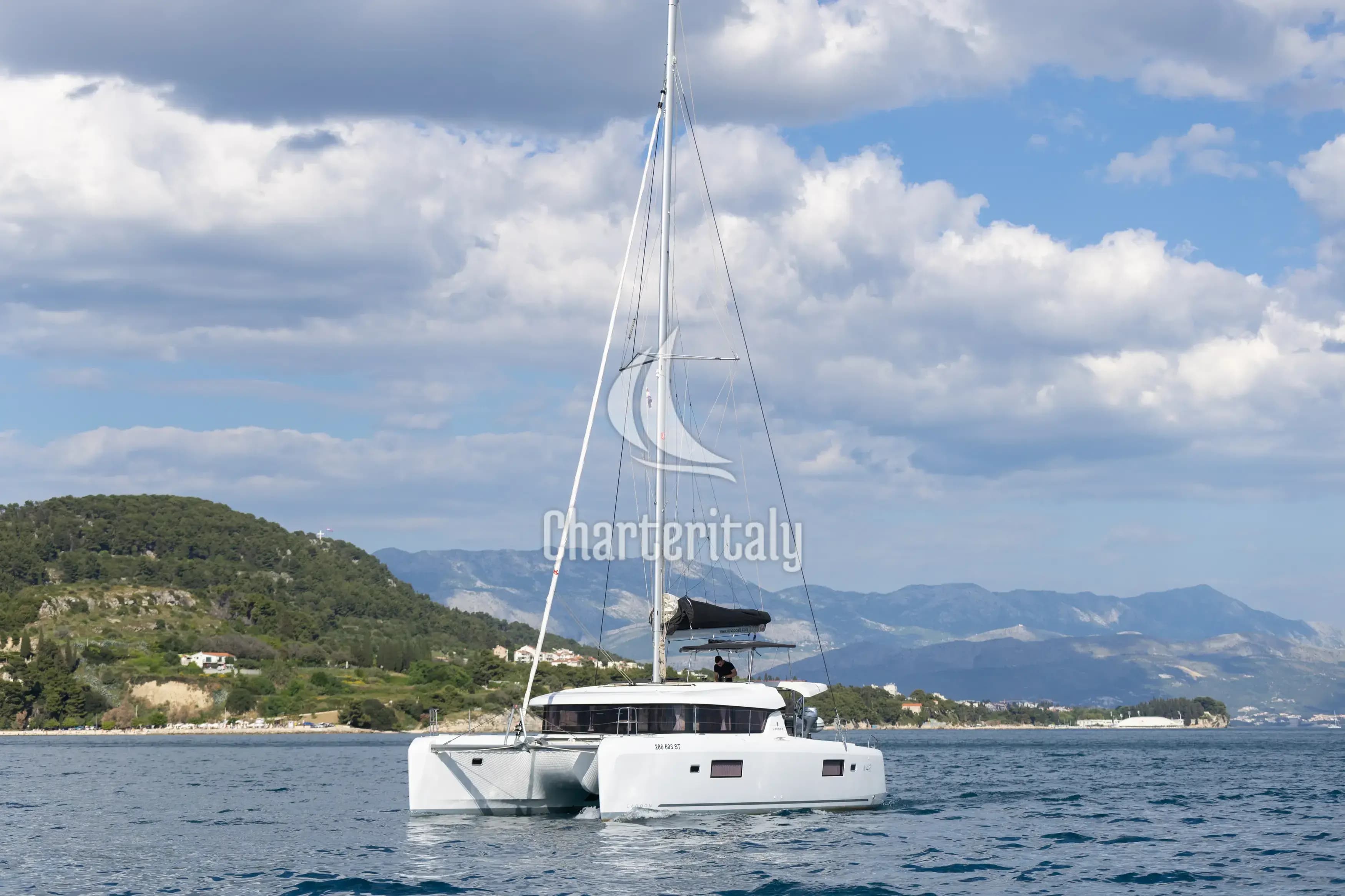 Lagoon 42 - AVENTUS - 11