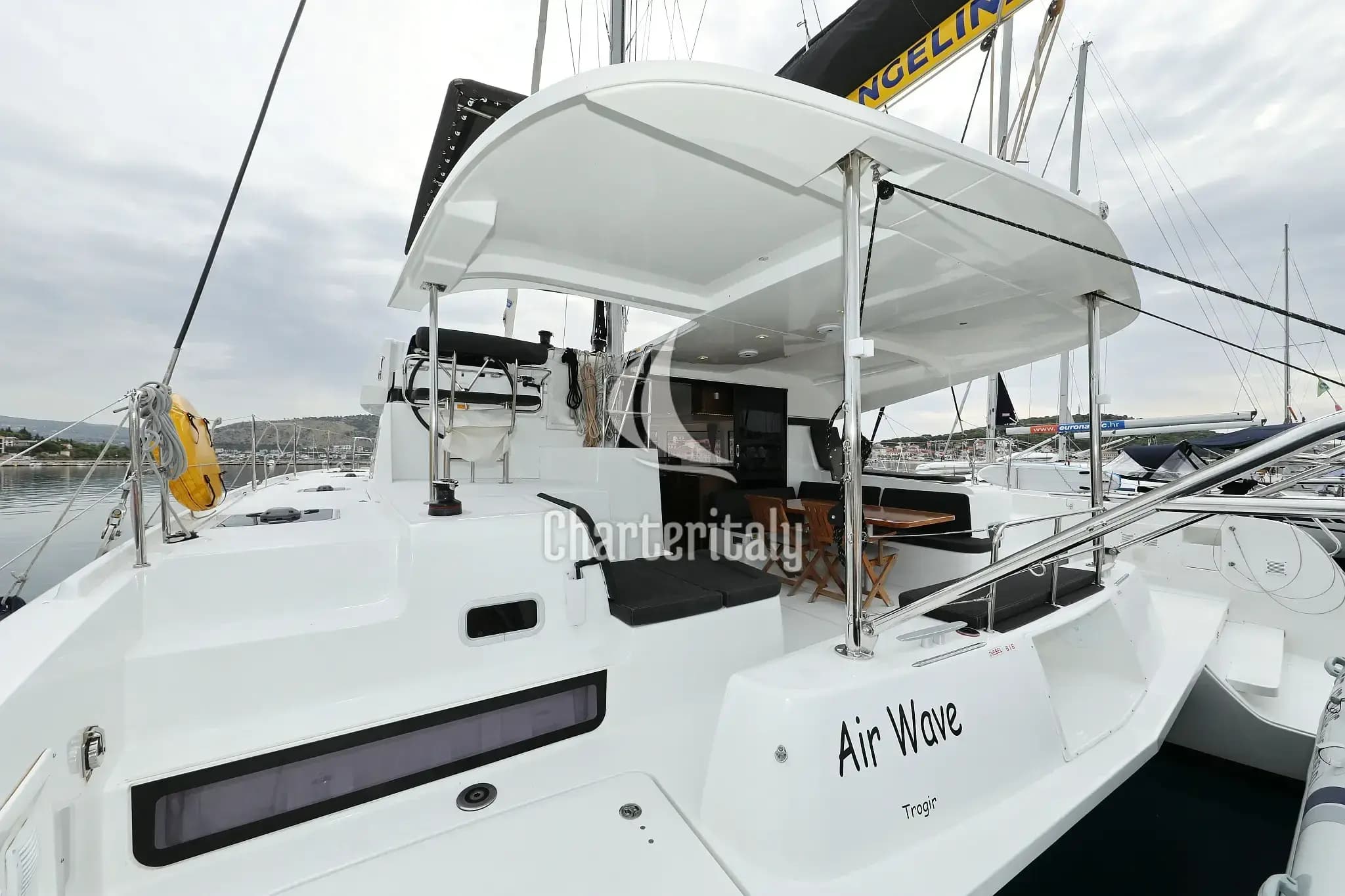 Lagoon 42 - 4 + 2 cab. - Air Wave - 4