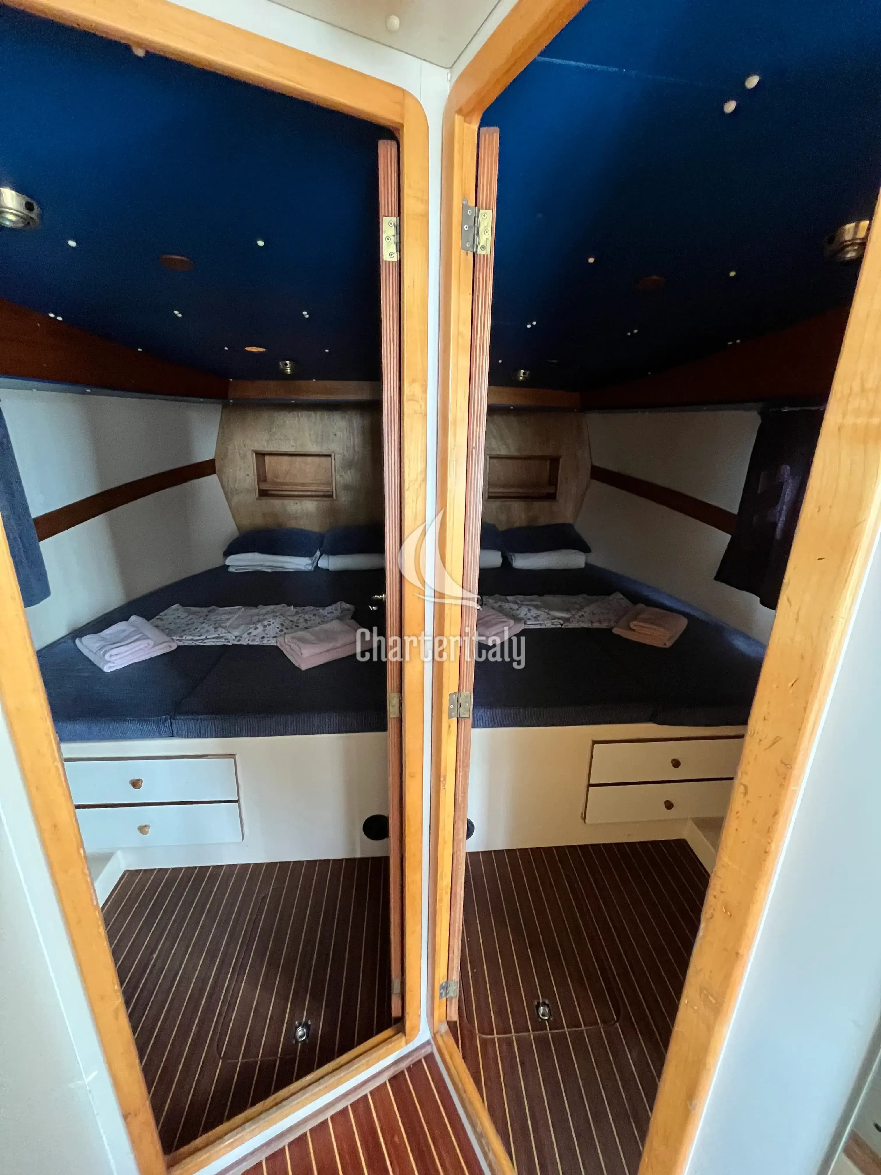 Houseboat - NCF Twins - 7