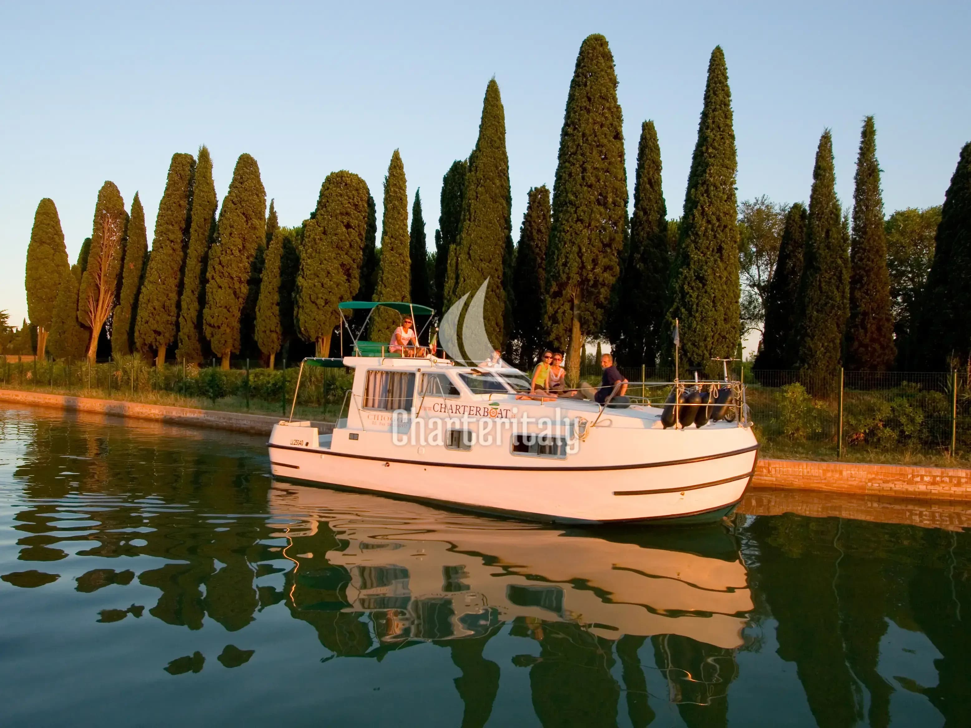 Houseboat - NCF Twins - 1