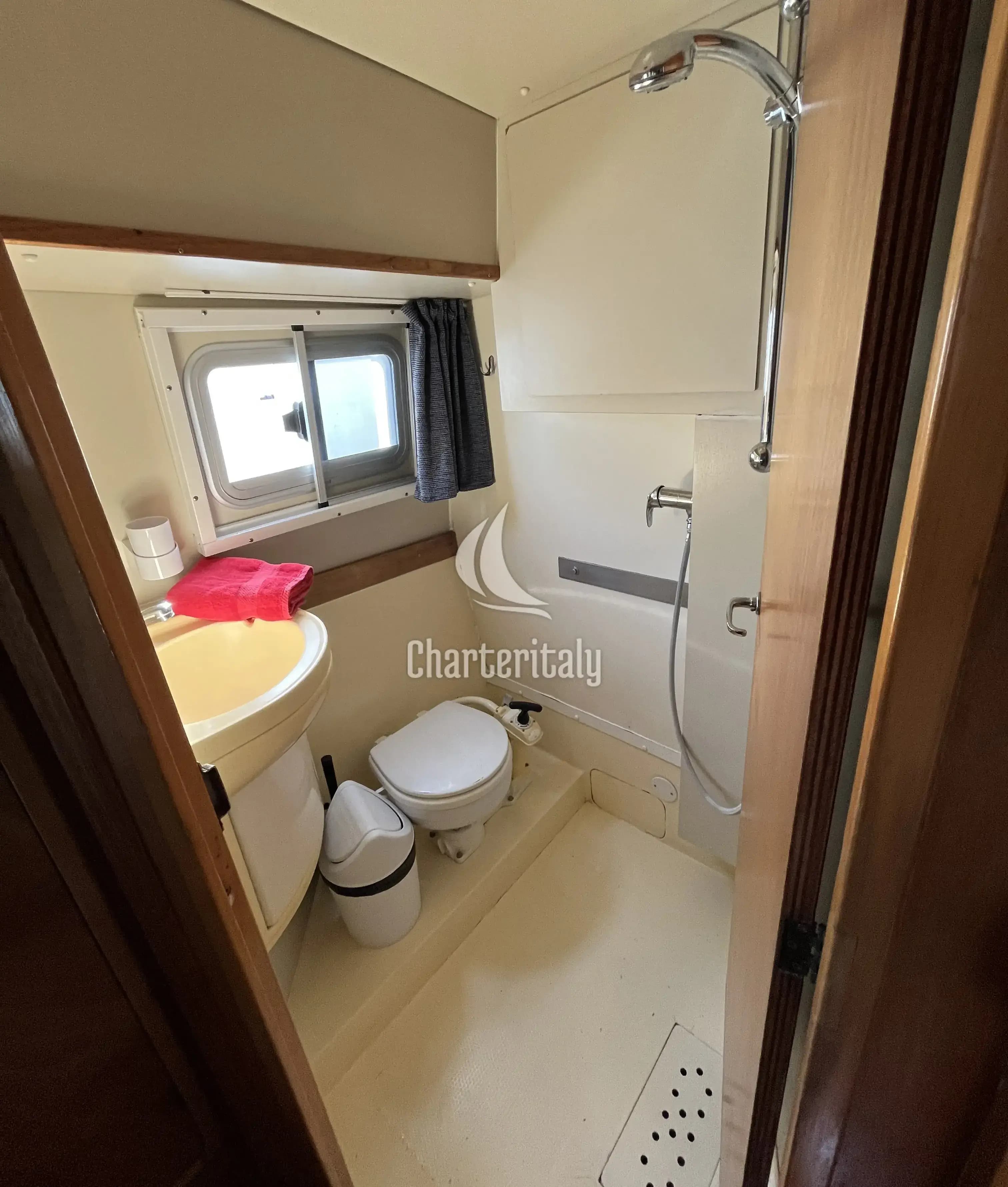 Houseboat - NCF Twins - 3