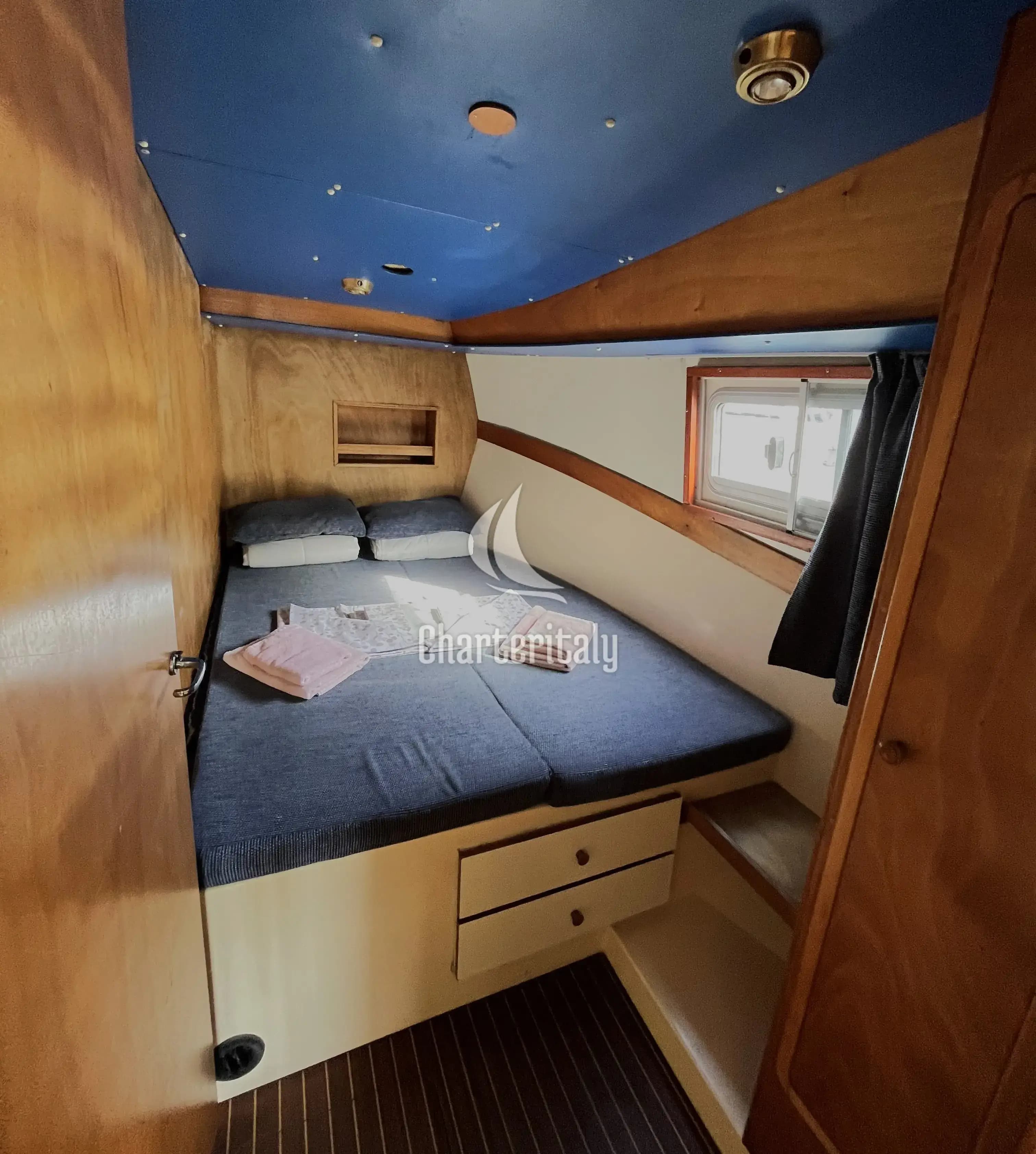 Houseboat - NCF Twins - 10