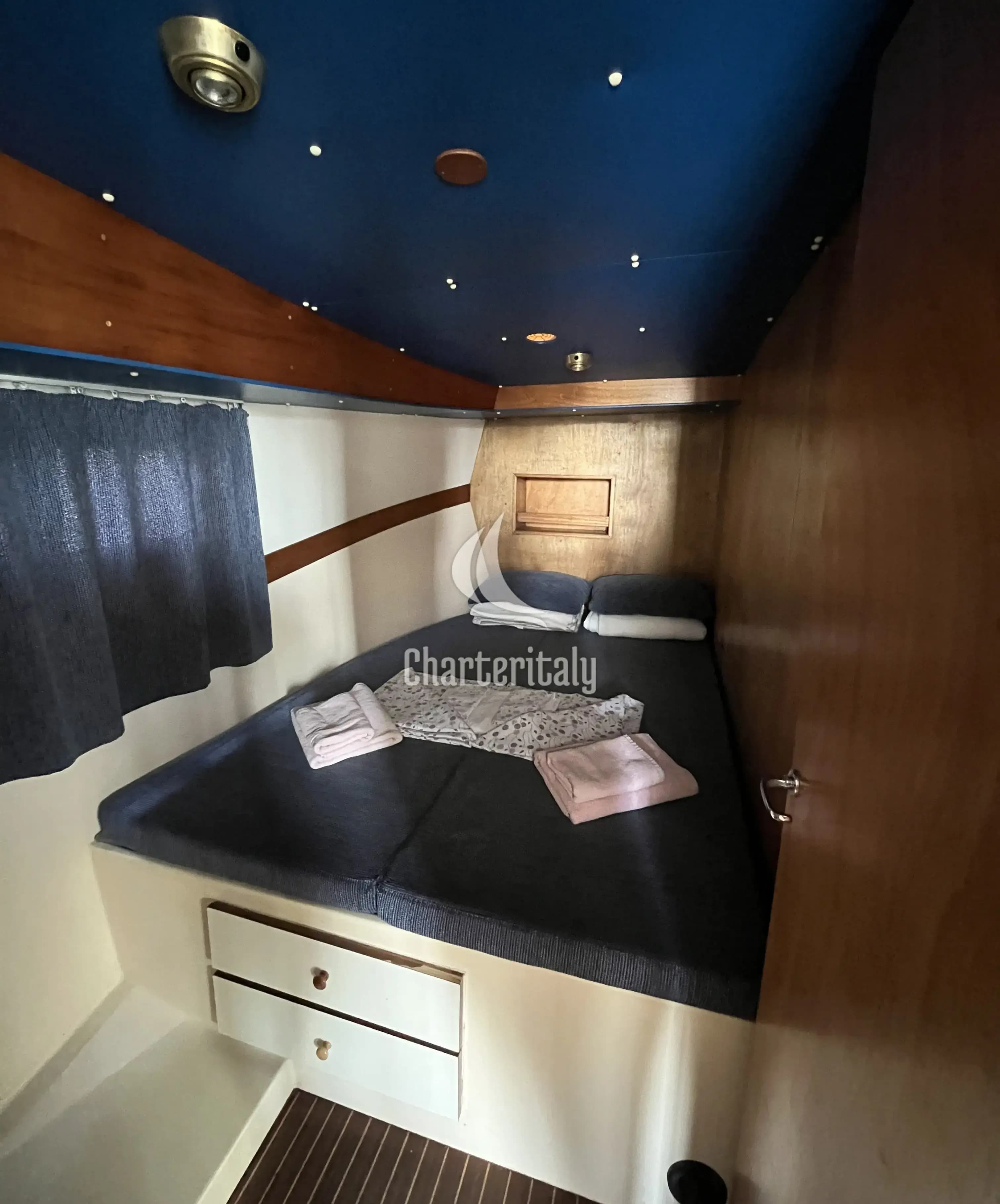 Houseboat - NCF Twins - 6