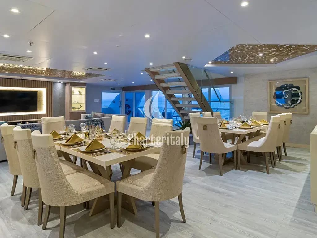 Power Catamaran - Elite - Cabin 1 - 3
