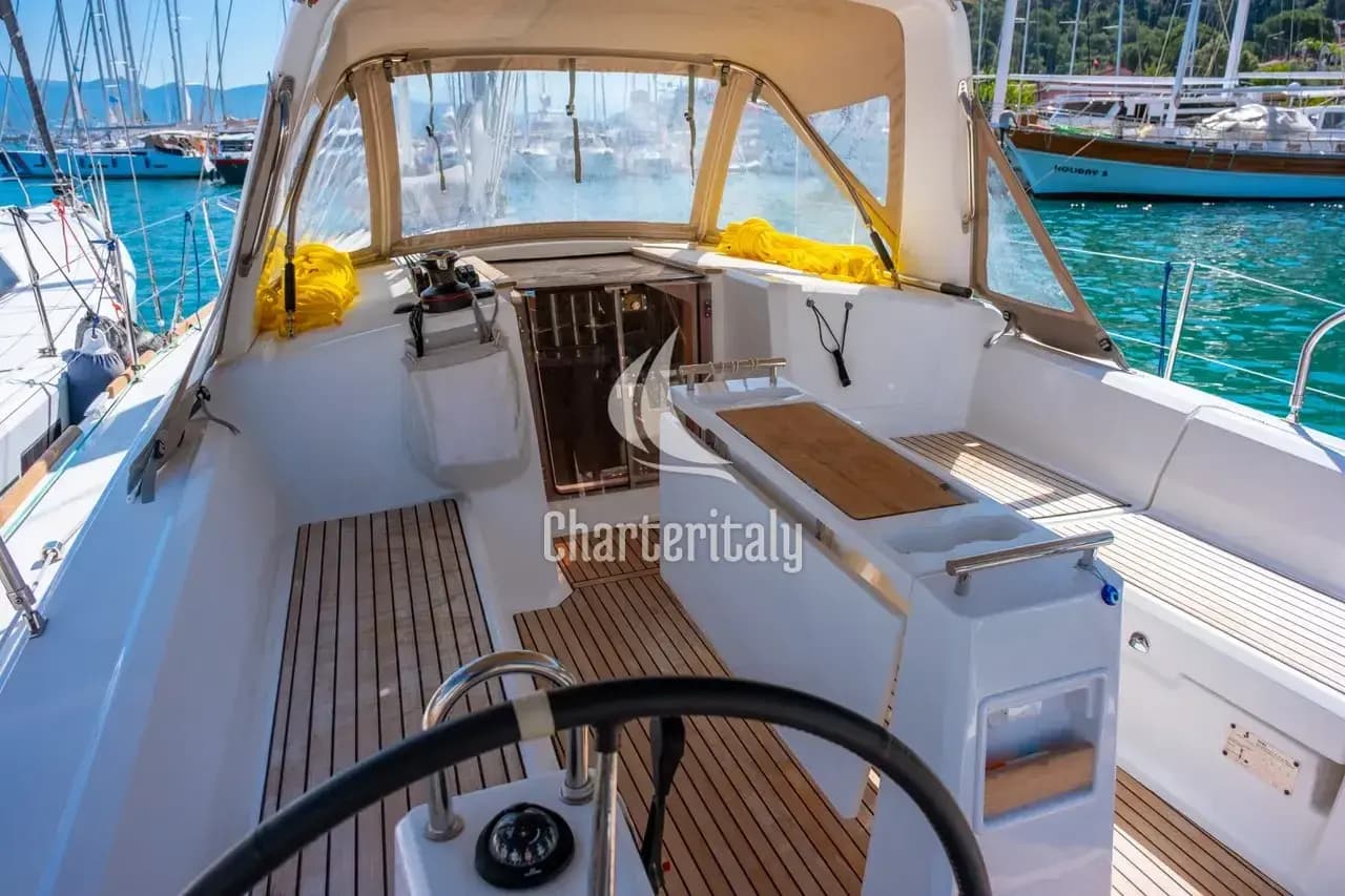 Oceanis 38.1 - Triton 89 - 10