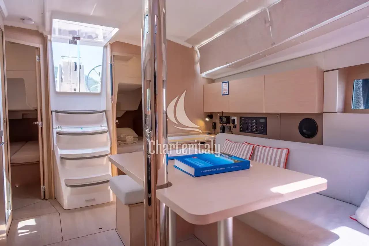 Oceanis 38.1 - Triton 89 - 17