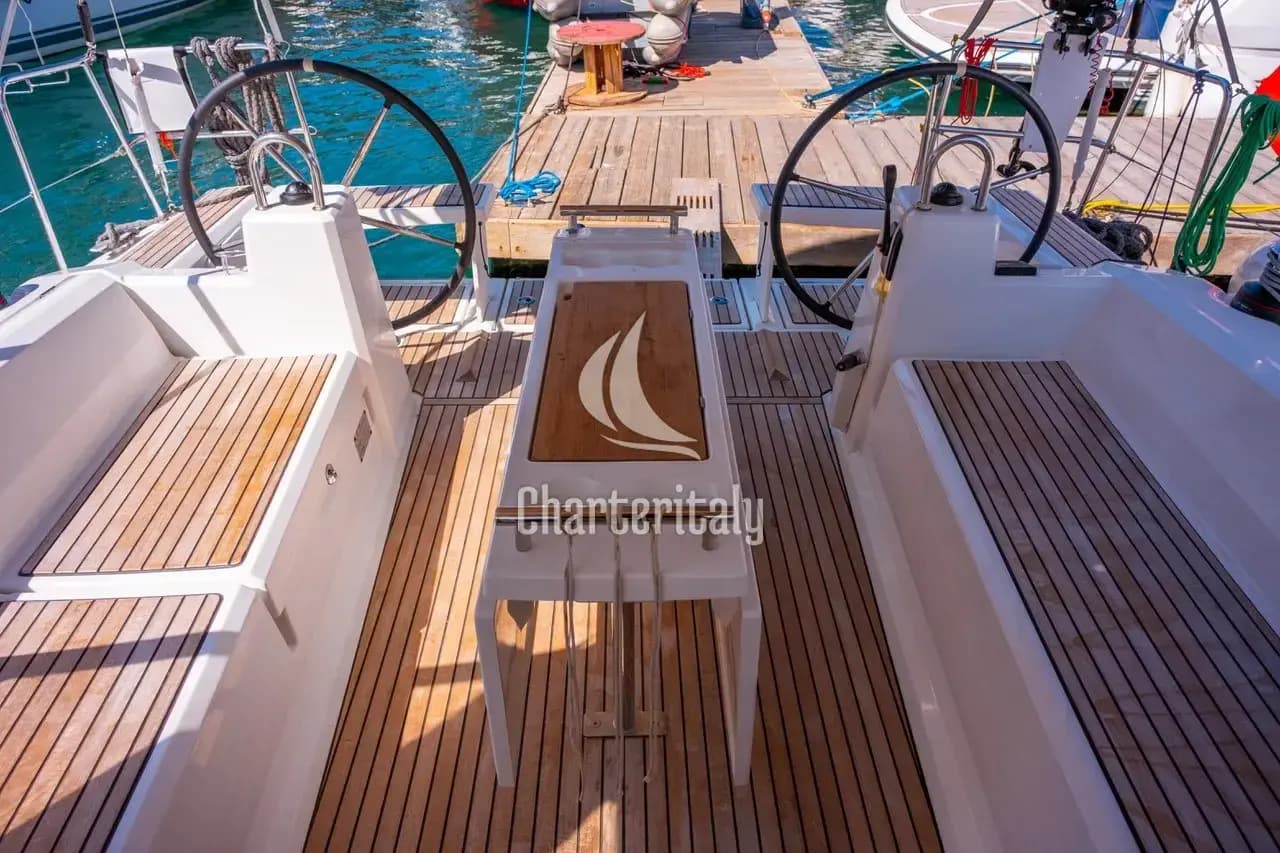 Oceanis 38.1 - Triton 89 - 14