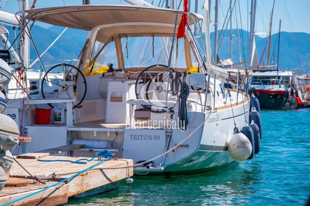 Oceanis 38.1 - Triton 89 - 11