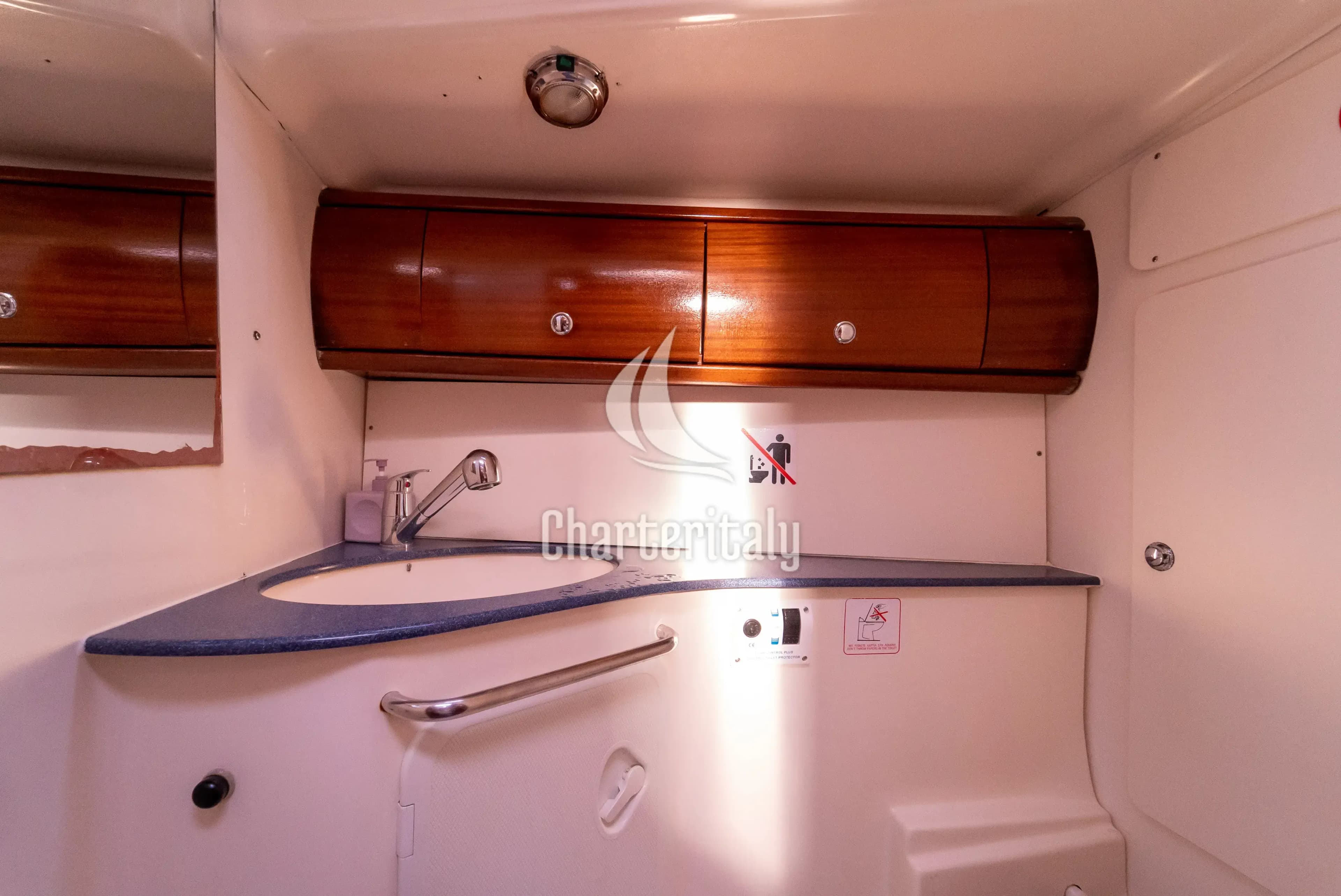 Bavaria 44 - Danai (with Bowthruster ,Solar Panels, New Sails) - 9
