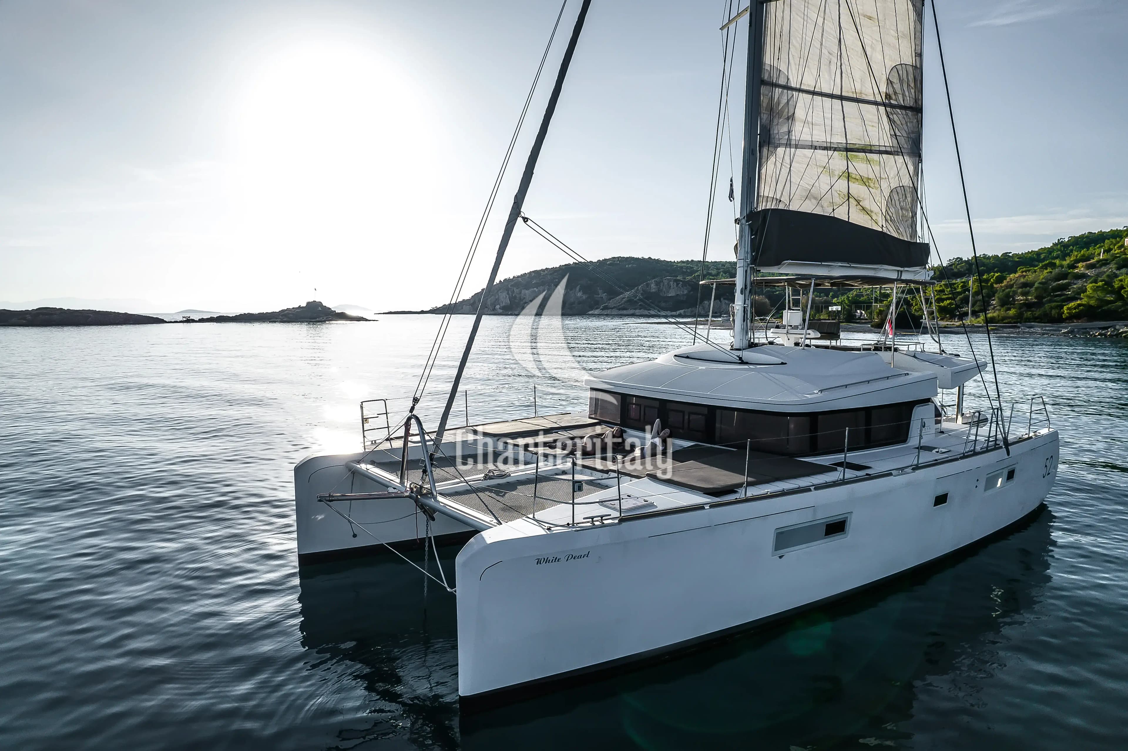 Lagoon 52 - White Pearl - 18