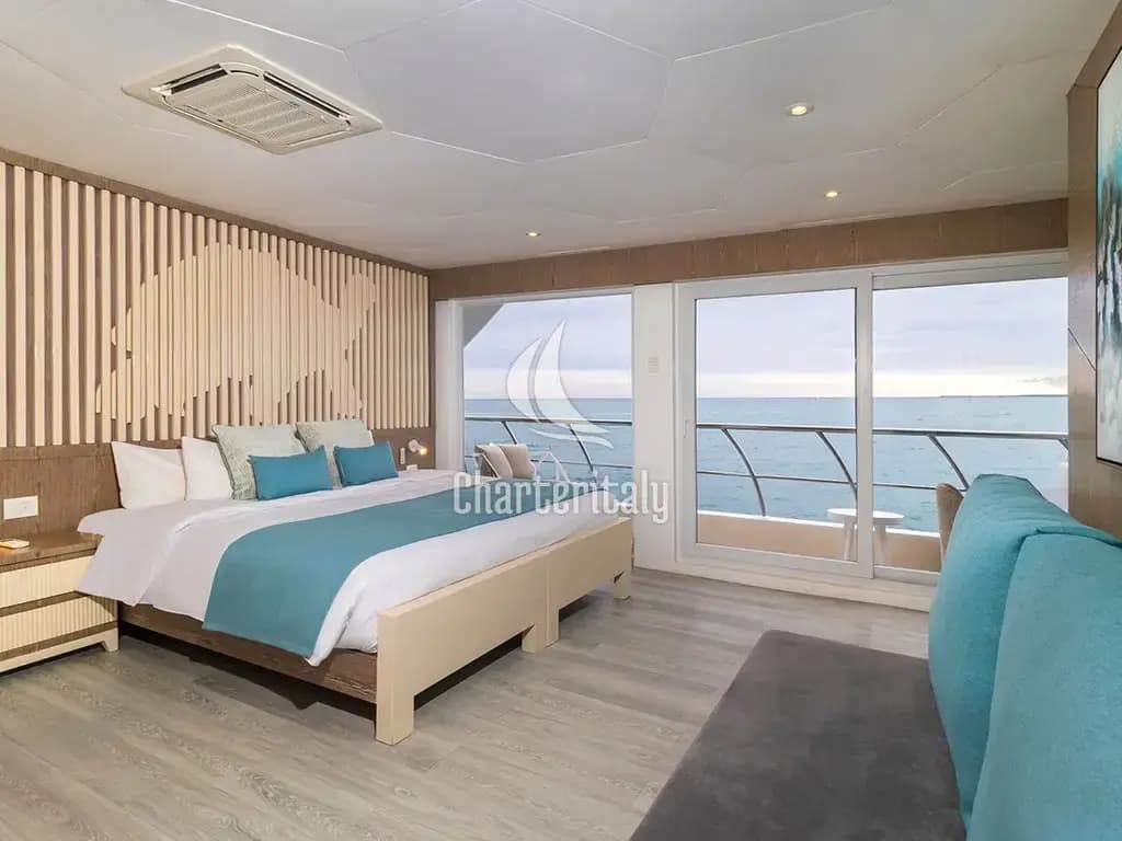 Power Catamaran - Elite - Cabin 3 - 1