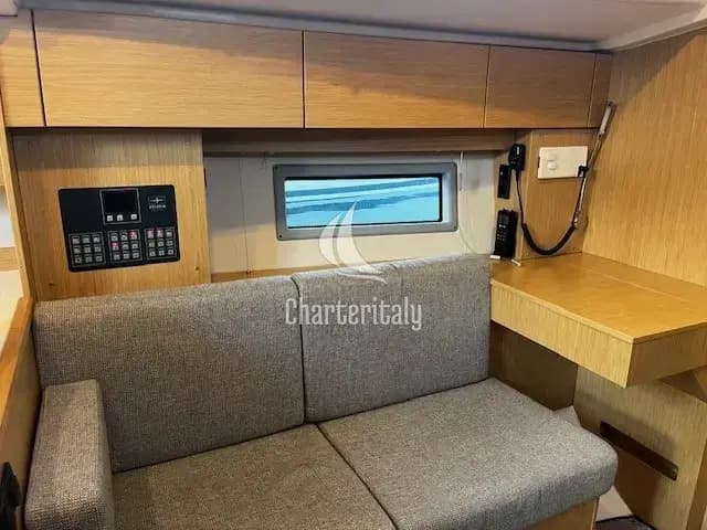 Bavaria C38 - Black Pearl - 7