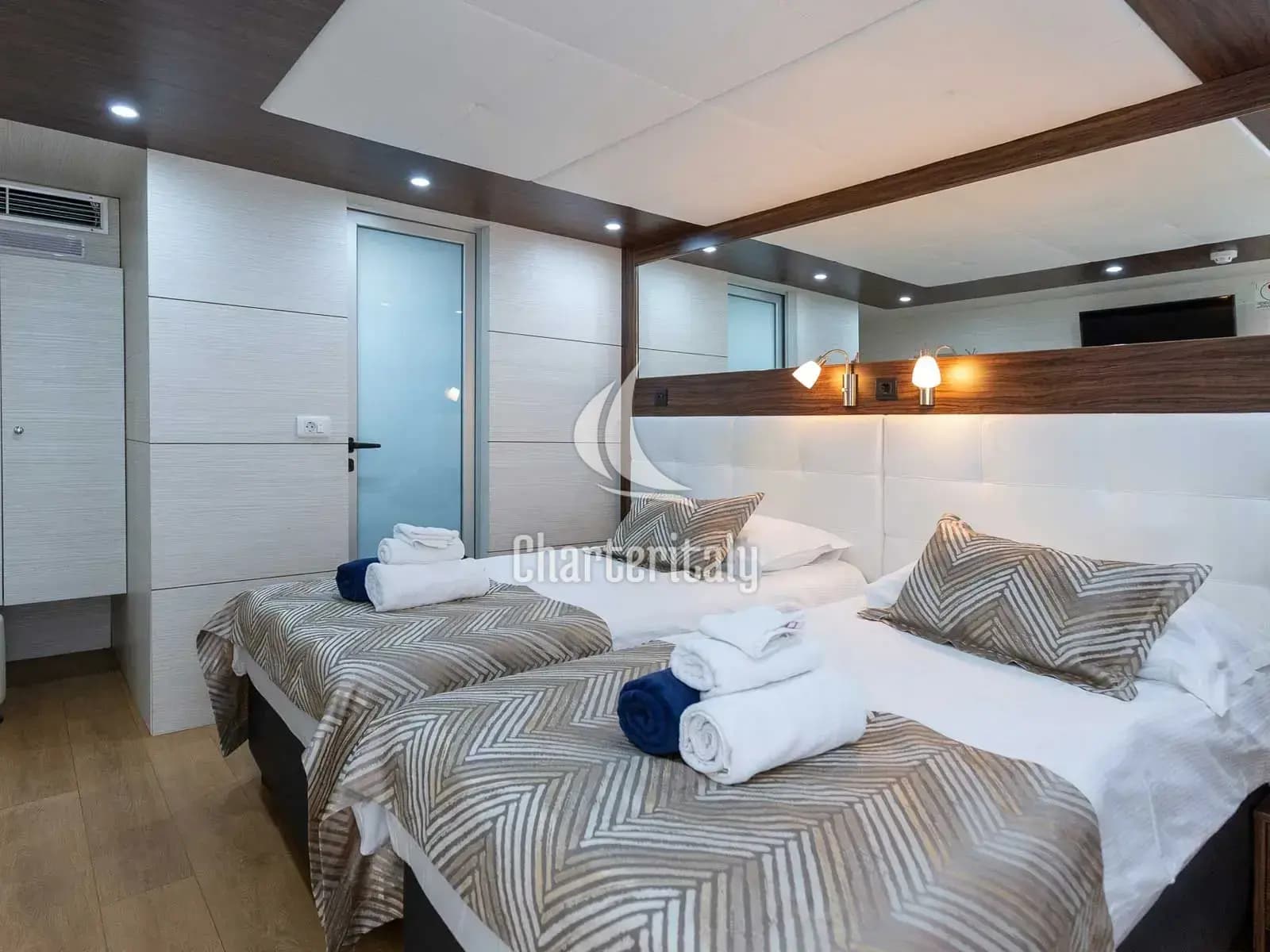 Power Catamaran - MB Adriatic Queen - 27