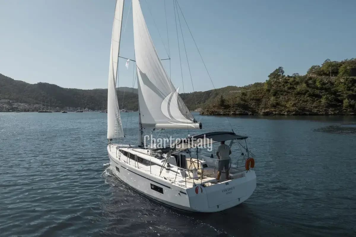 Bavaria C38 - Coconut - 1