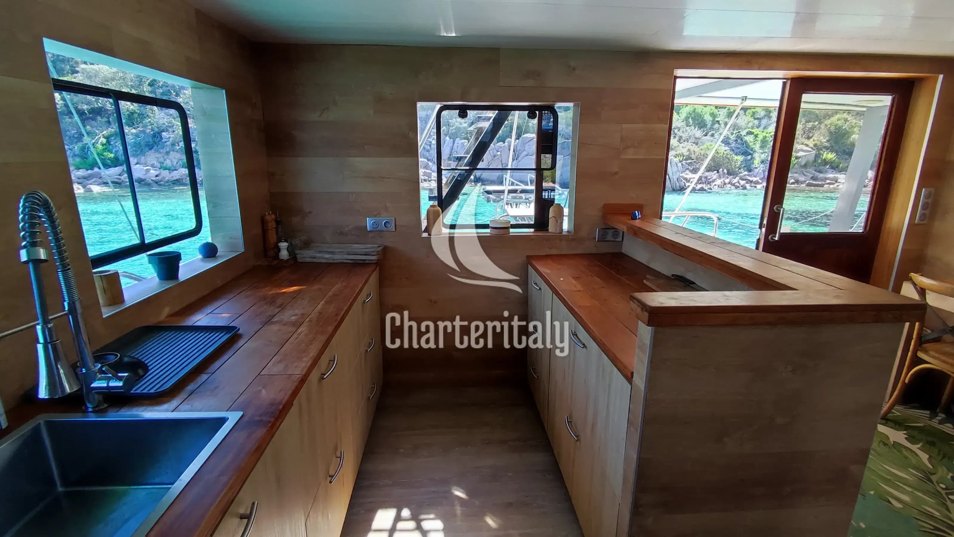 Catamaran - Gold Wind - 42
