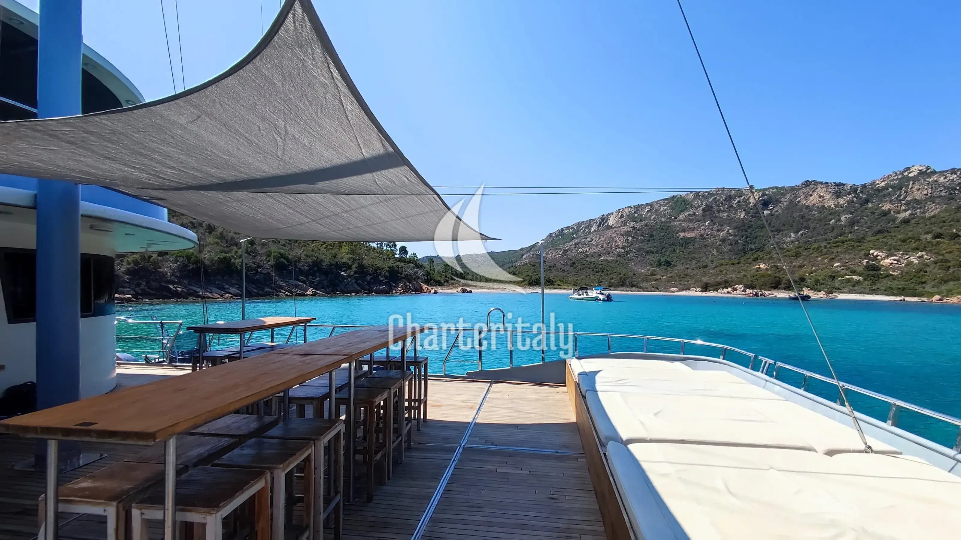 Catamaran - Gold Wind - 5