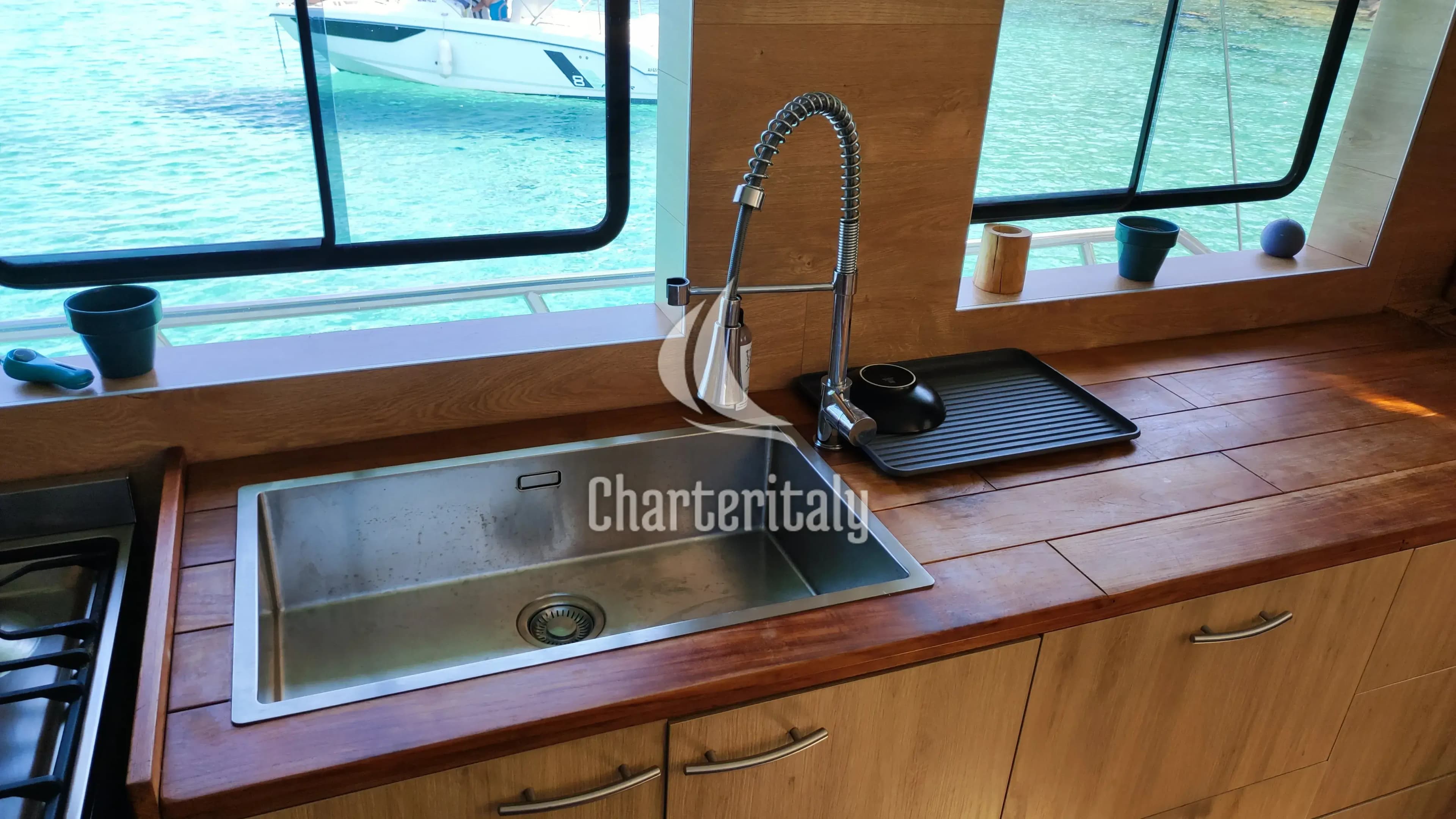 Catamaran - Gold Wind - 26