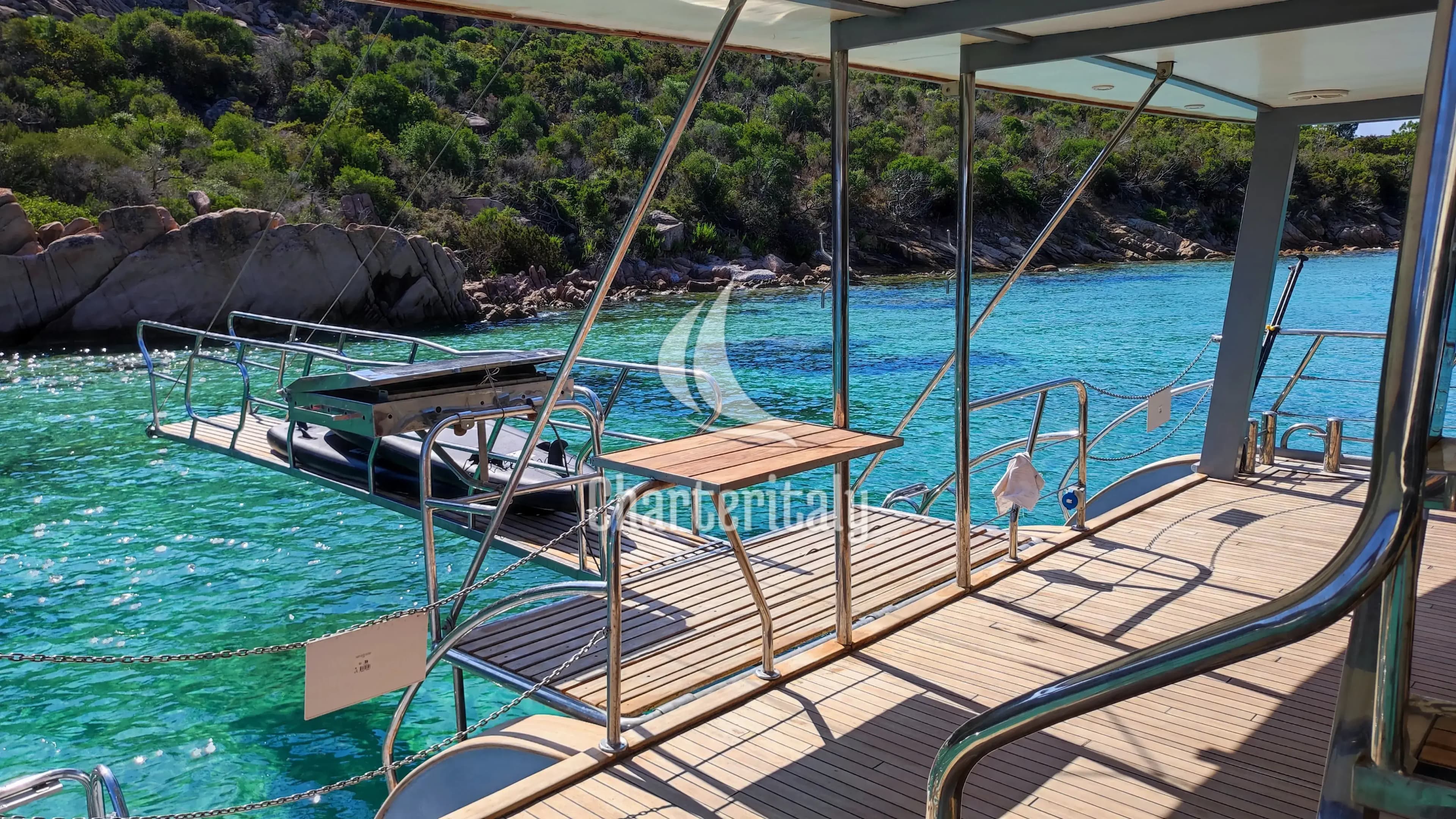 Catamaran - Gold Wind - 10