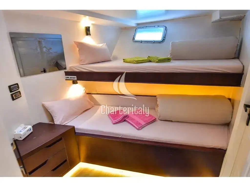 Luxury Motor Yacht - Bunk bed cabin lower deck 2 - 21