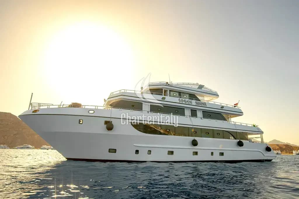 Luxury Motor Yacht - Bunk bed cabin lower deck 2 - 11