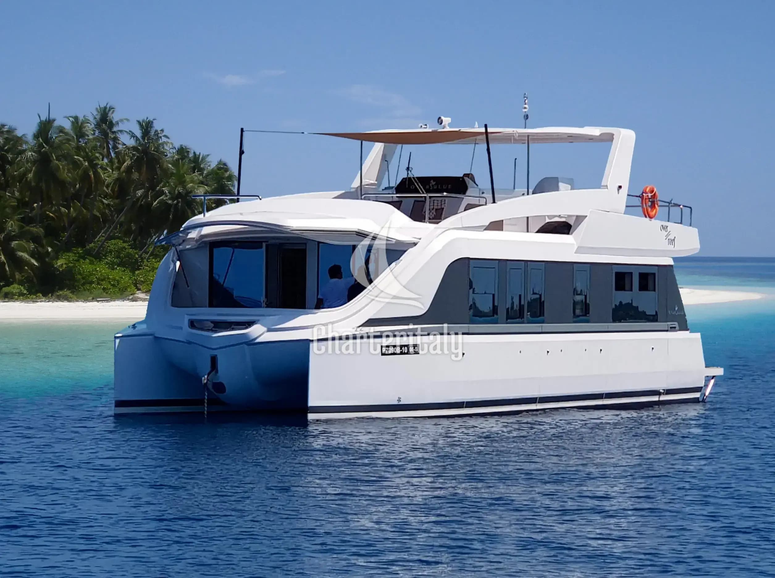 Power Catamaran - Over Reef - 8