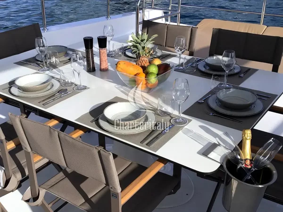 Power Catamaran - Over Reef - 5