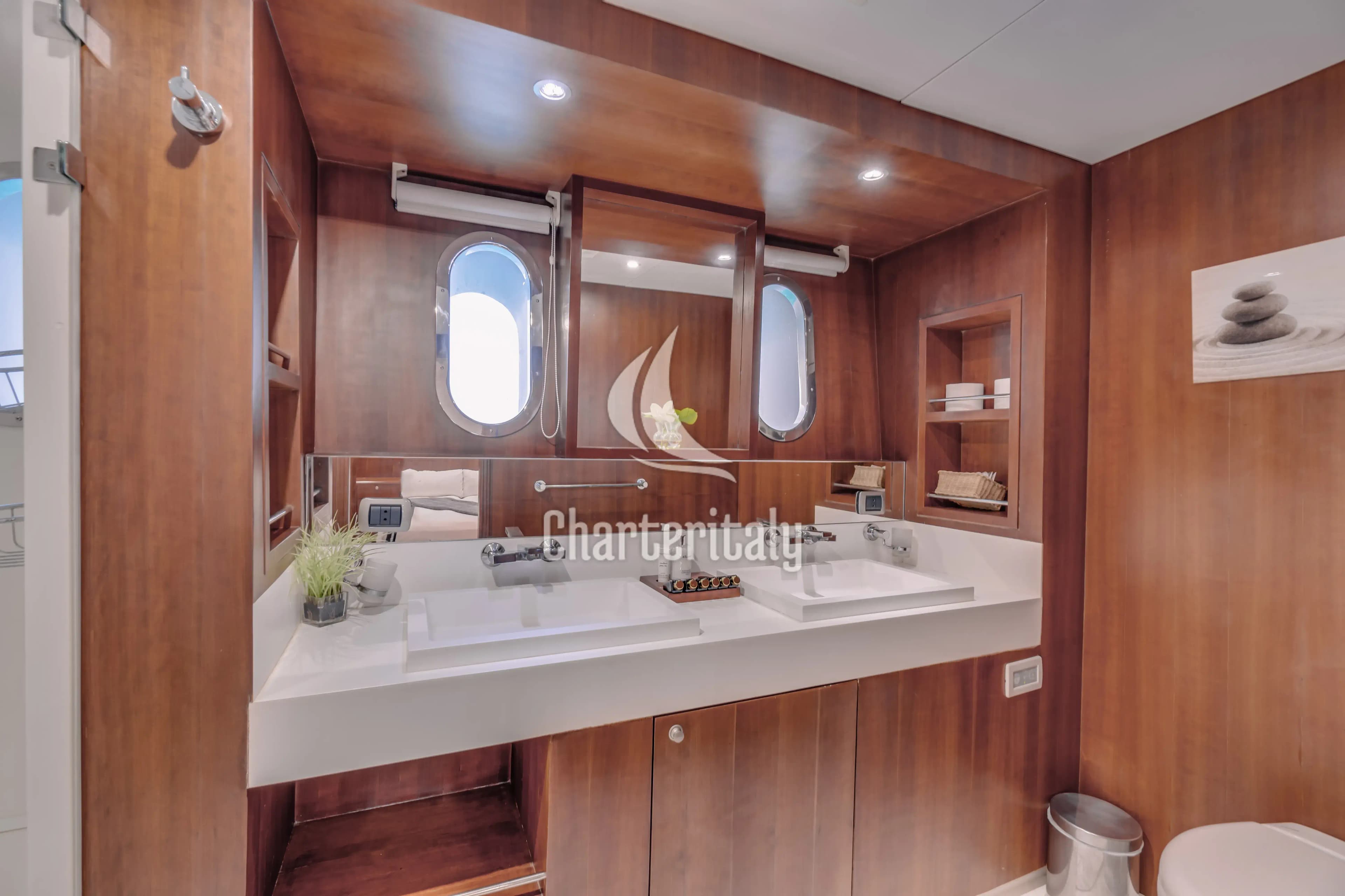 Luxury Motor Yacht - Seven Spices - 30