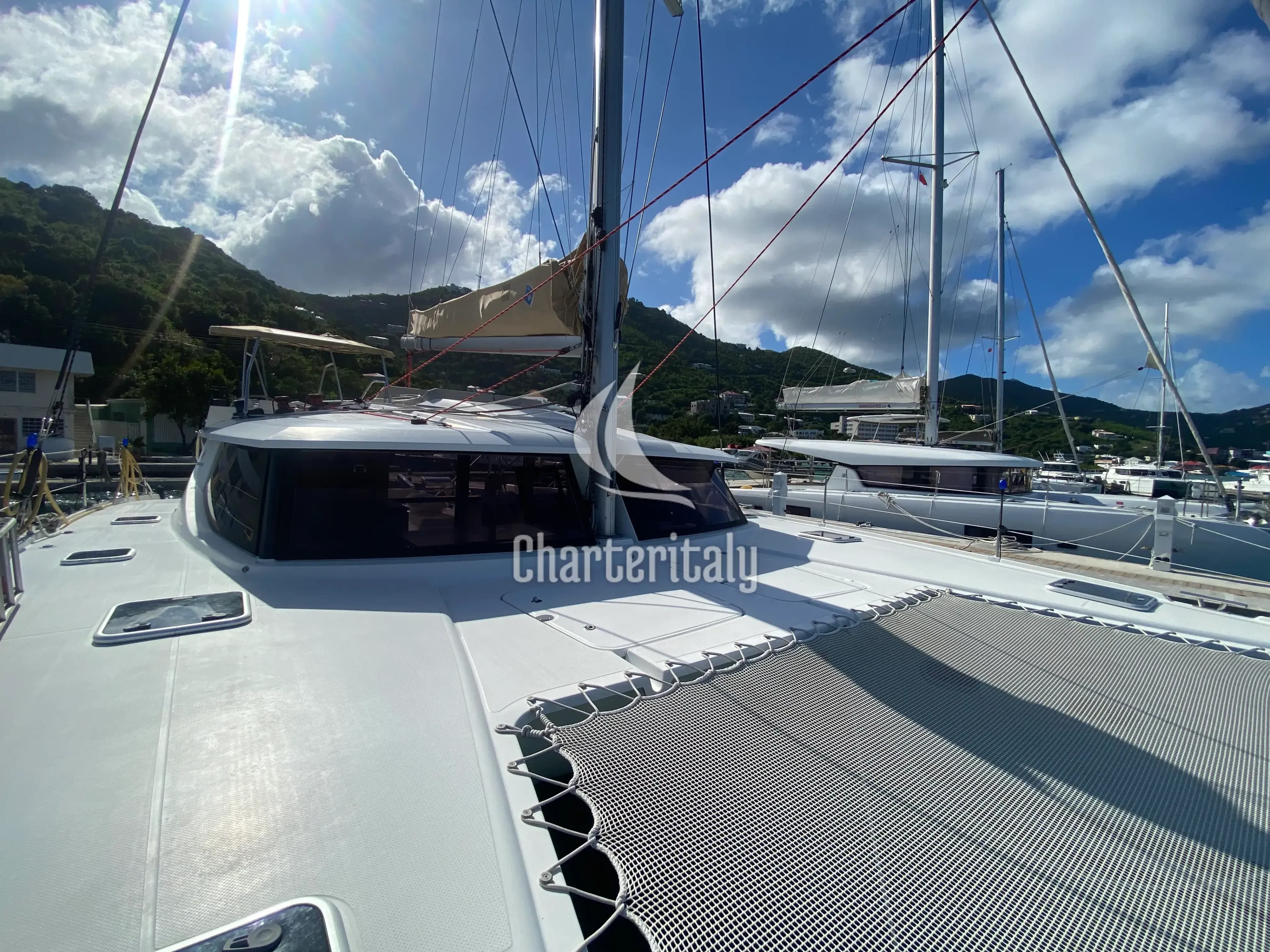 Helia 44 - Peacemaker - 18