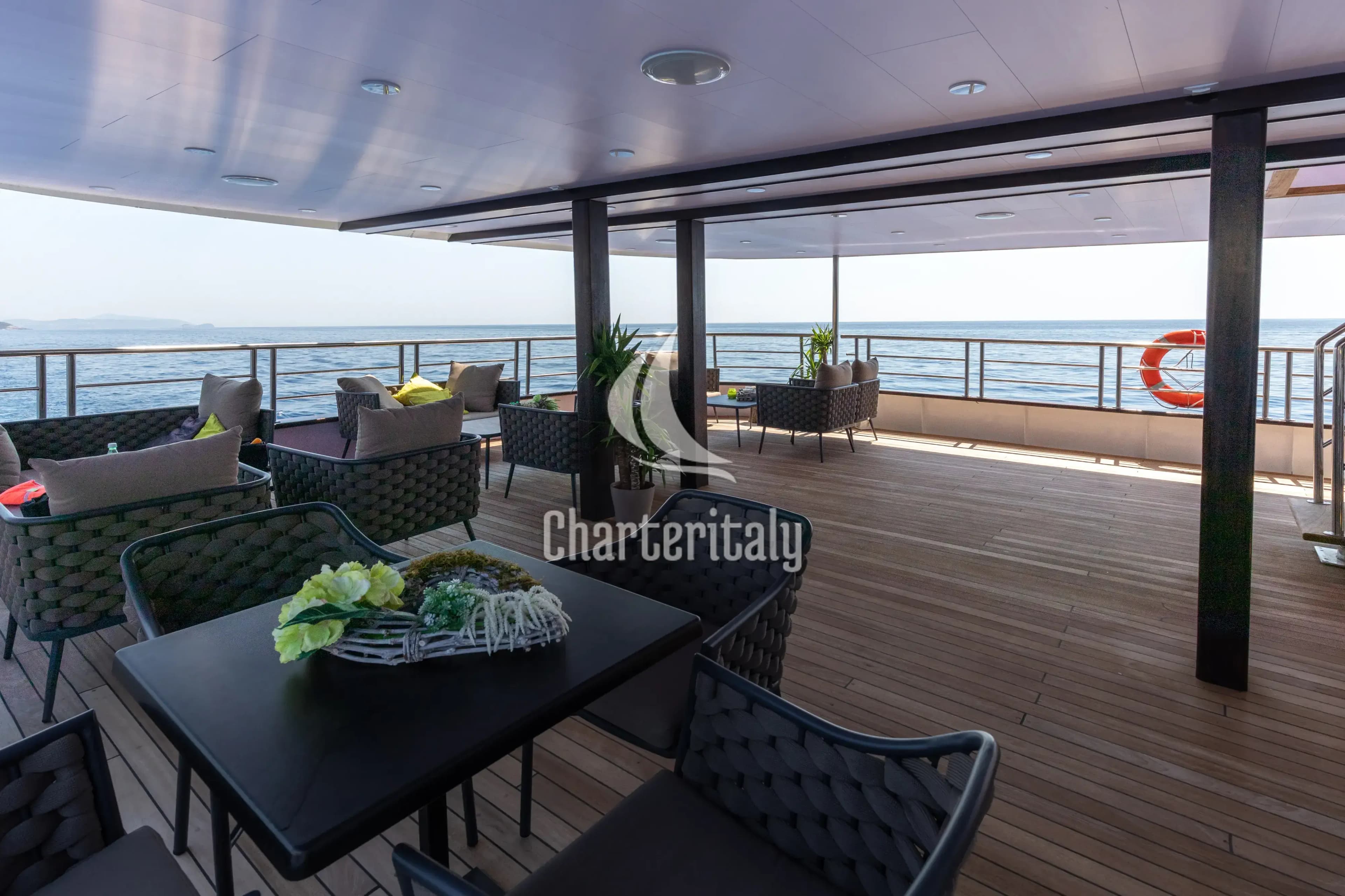 Luxury Motor Yacht - Antaris - 10