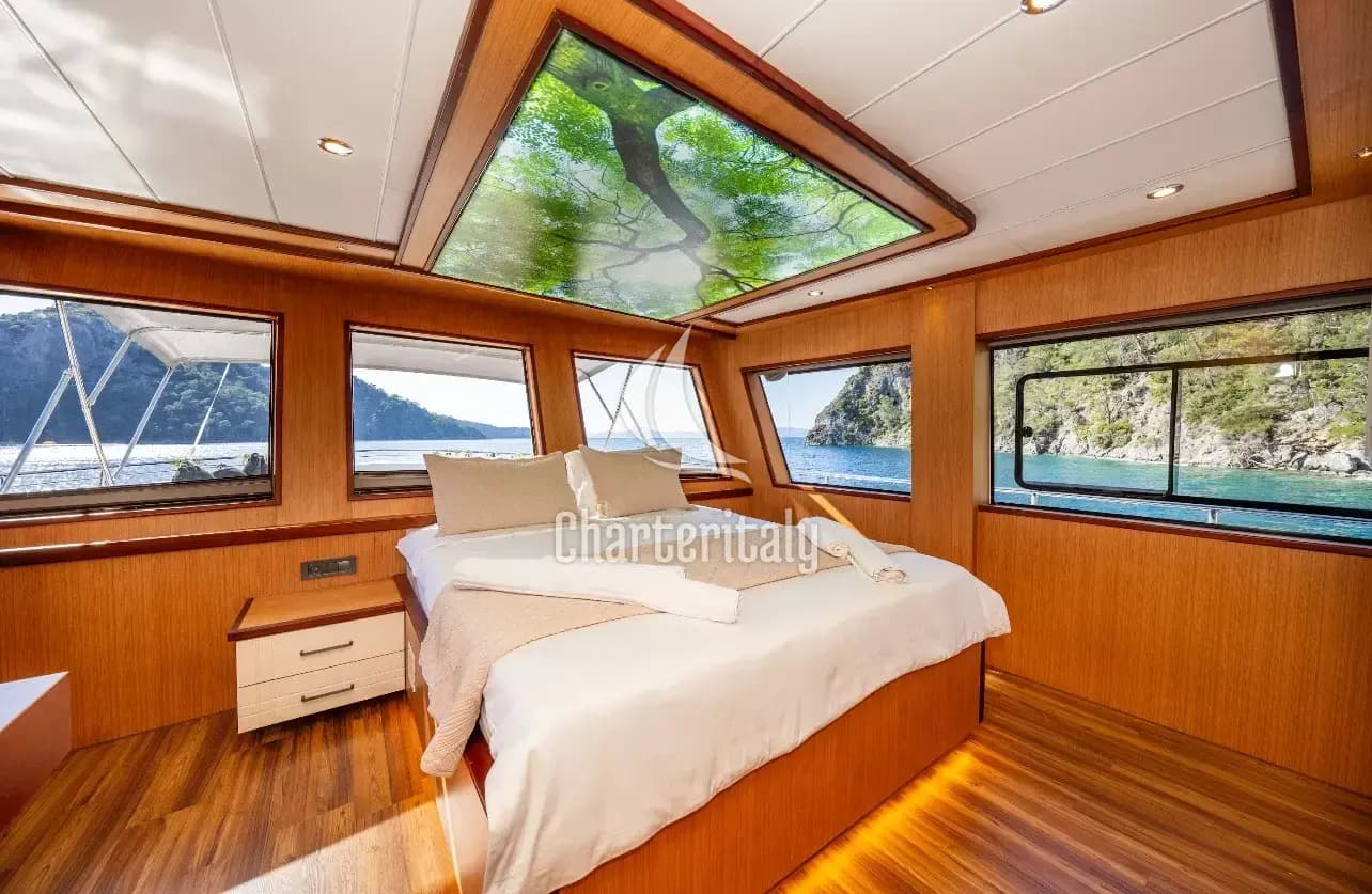 Motoryacht - Lila Trawler - 11