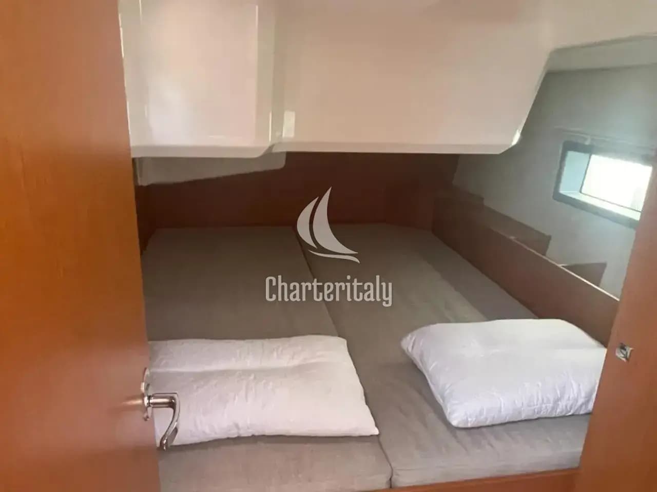 Bavaria C42 - BLACKBERRY - 5