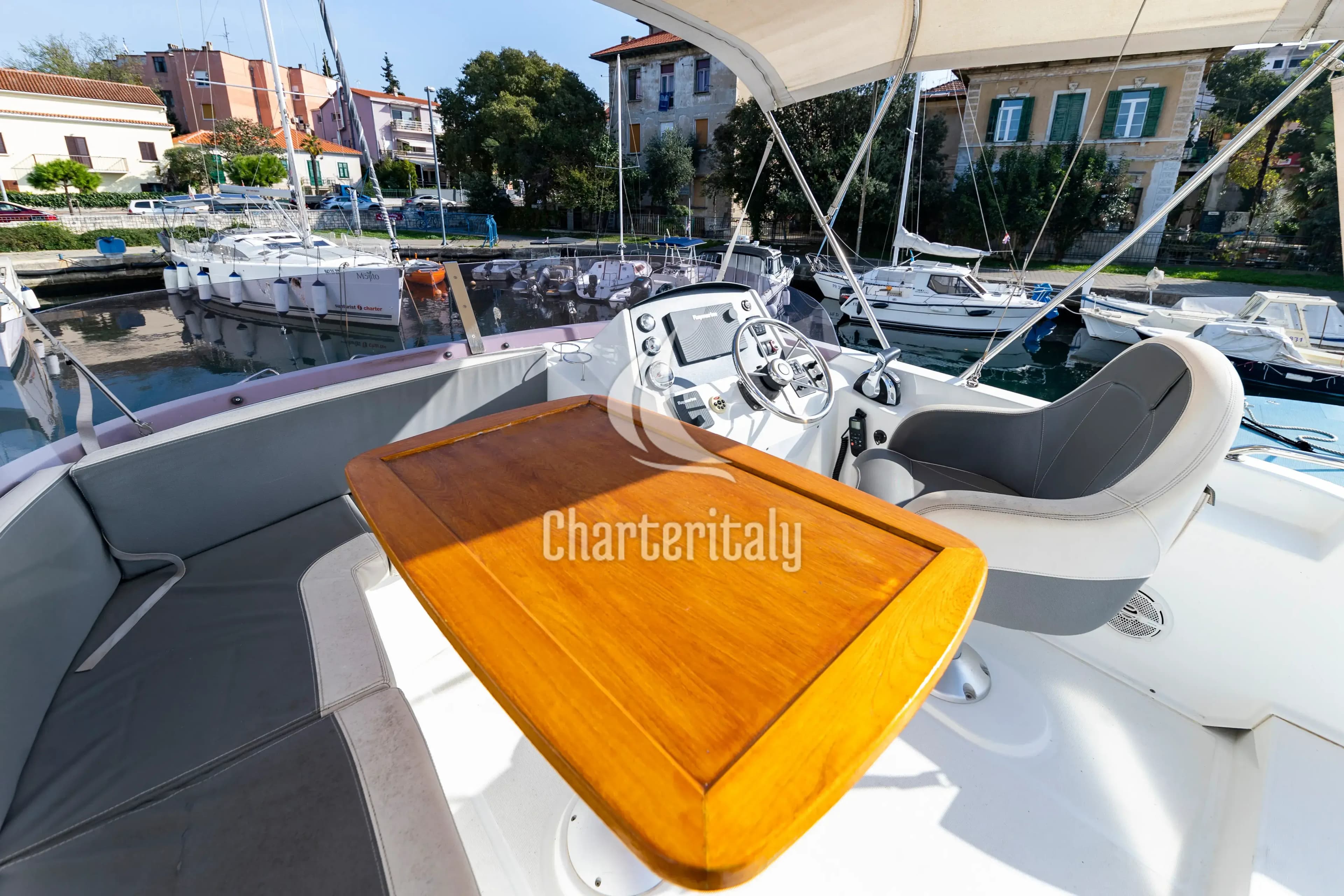Swift Trawler 34 Fly - Blue Sky - 18