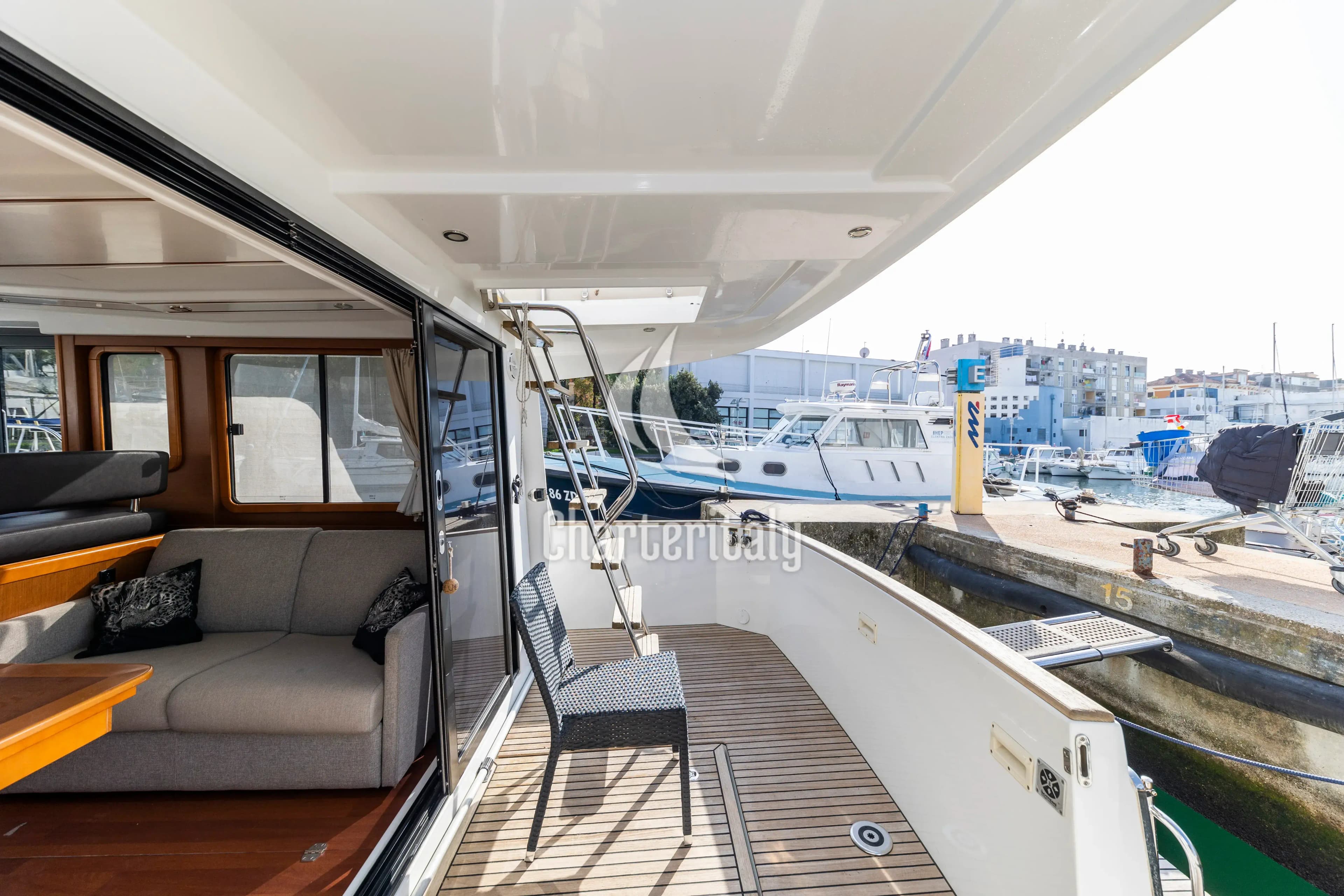 Swift Trawler 34 Fly - Blue Sky - 11