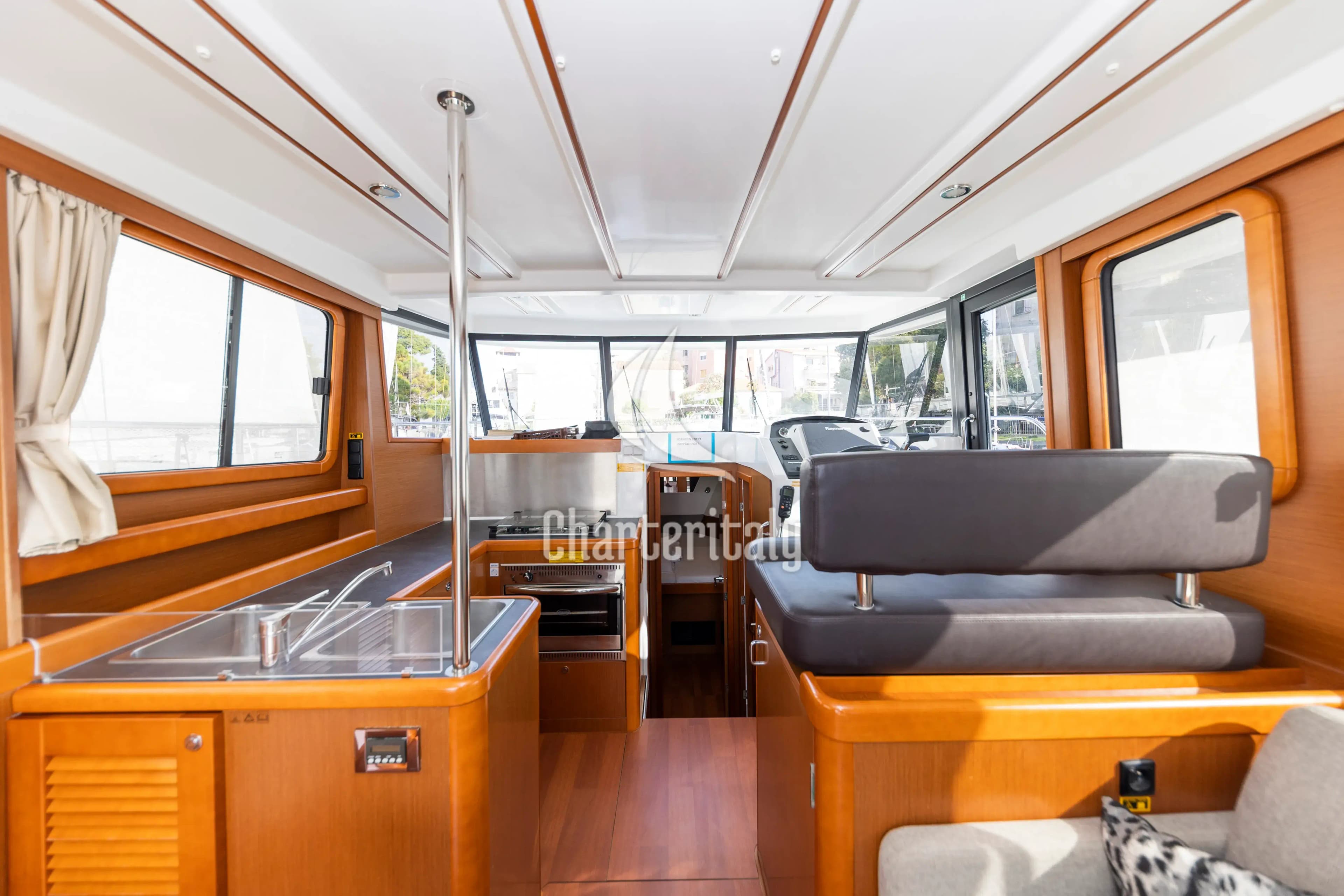 Swift Trawler 34 Fly - Blue Sky - 9