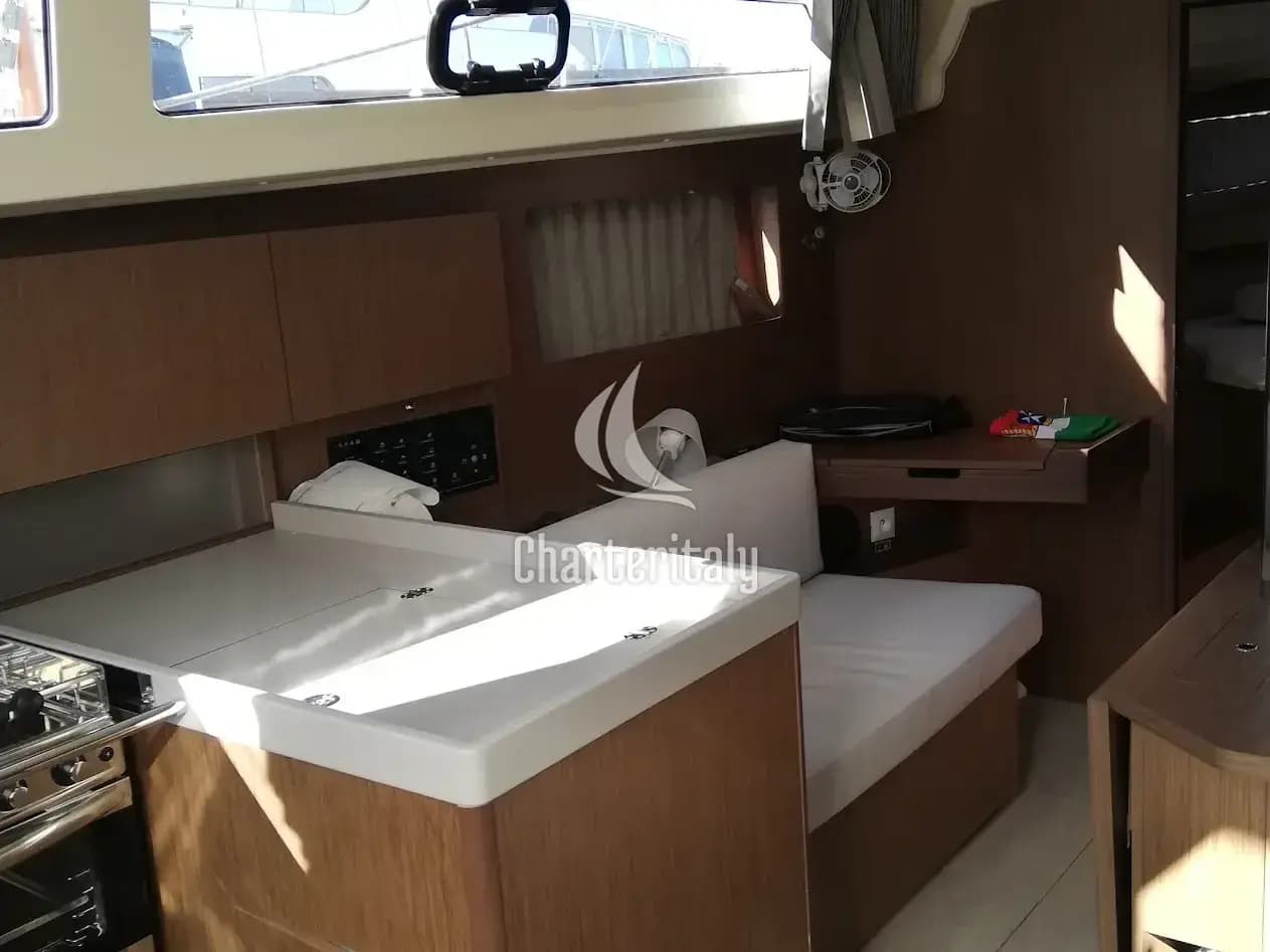 Oceanis 38.1 - Chica - 2