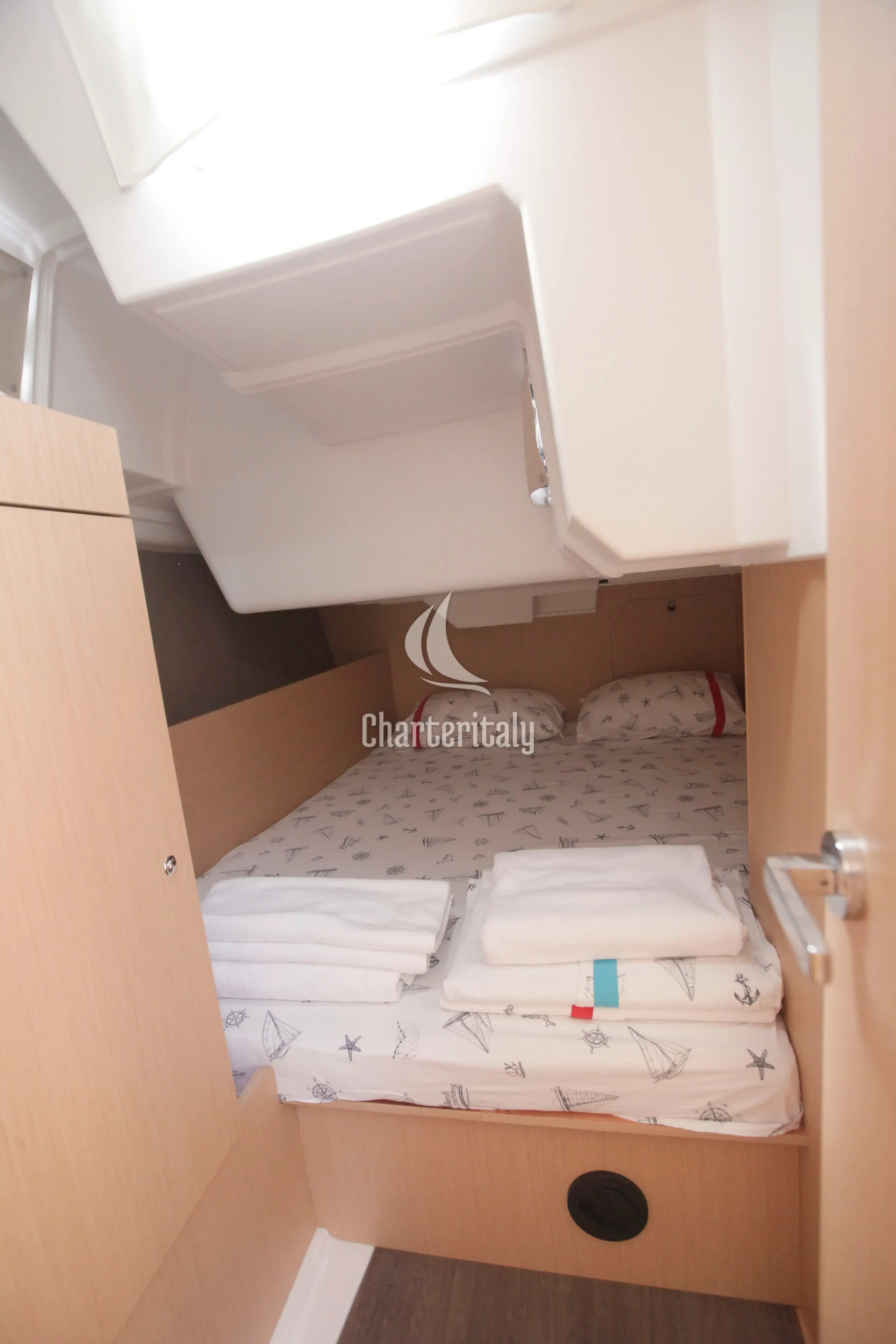 Oceanis 38.1 - Missy - 11