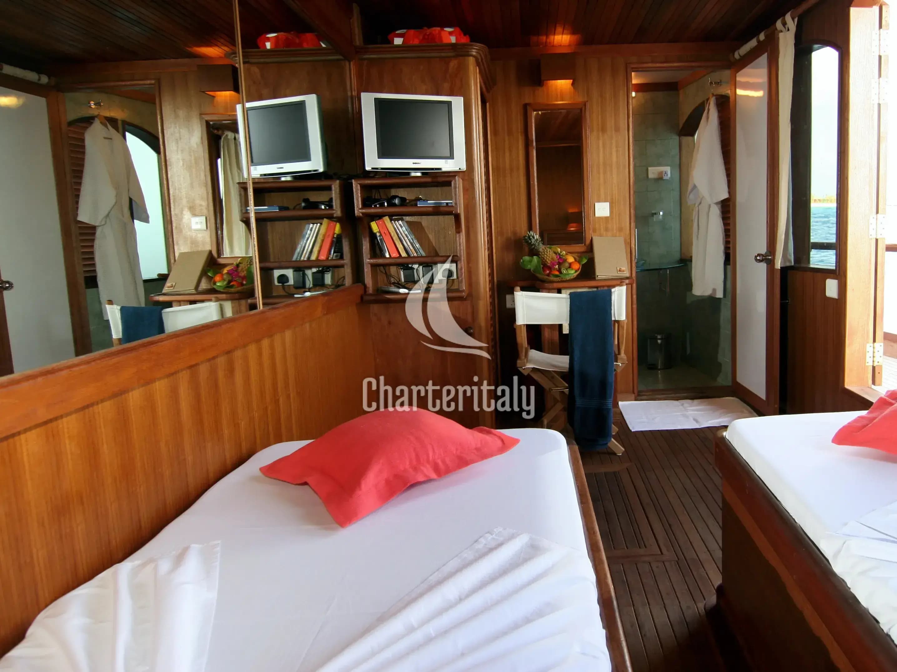 Wooden motor yacht - Stella 1 - 9