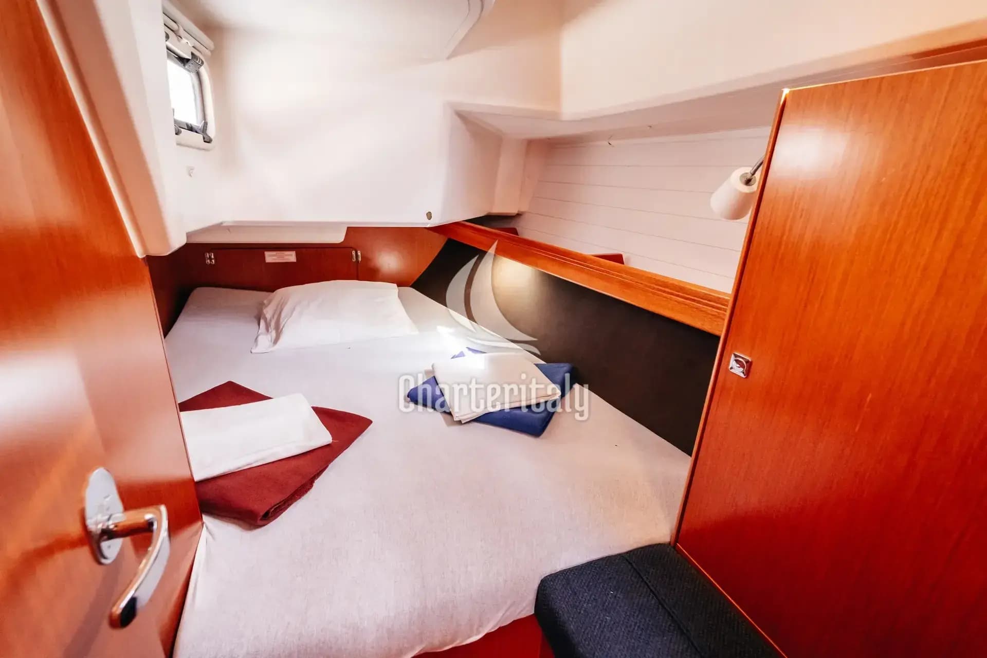 Bavaria Cruiser 37 - Blue Tone - 8