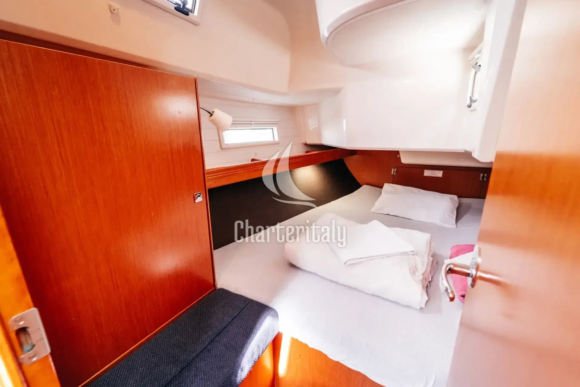 Bavaria Cruiser 37 - Blue Tone - 12