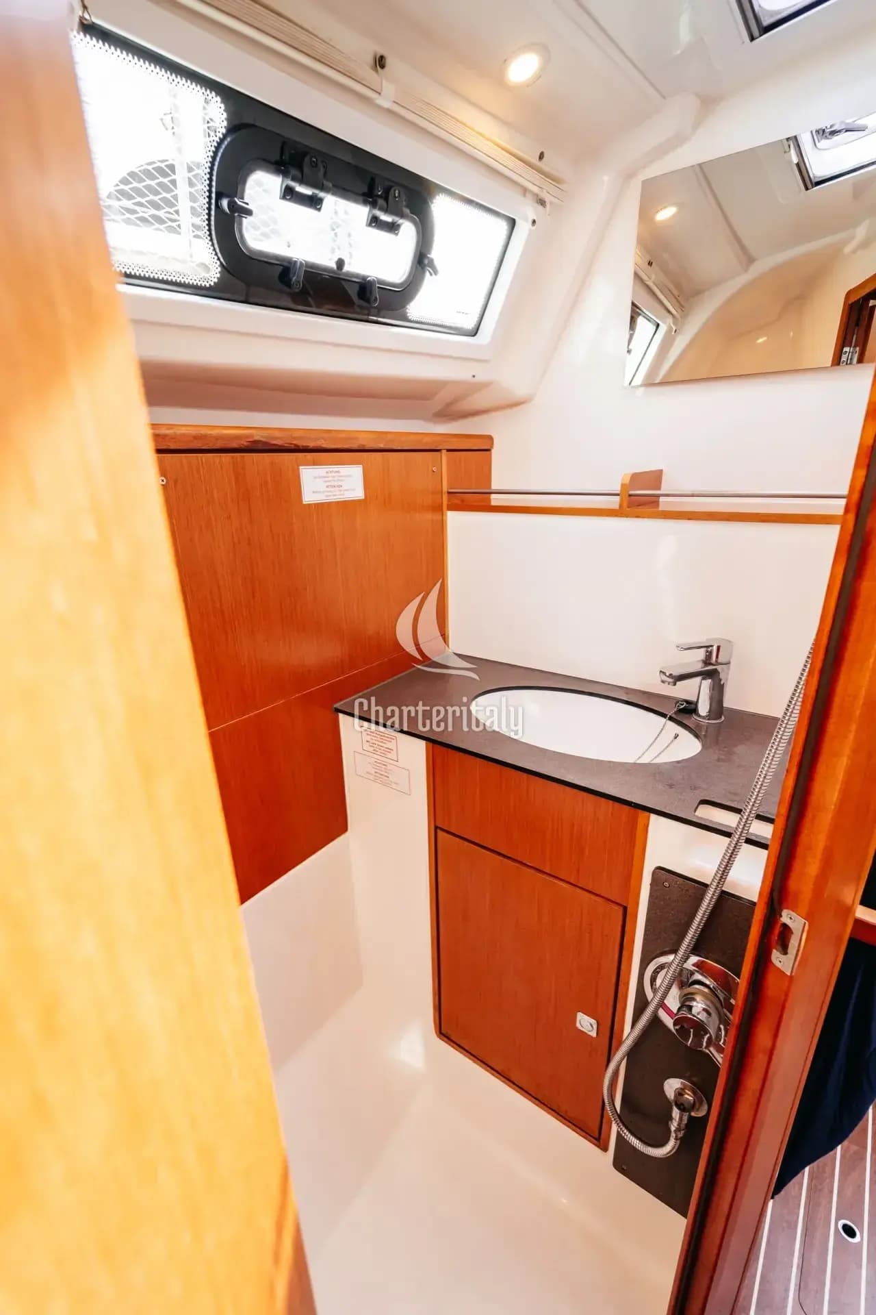 Bavaria Cruiser 37 - Blue Tone - 4