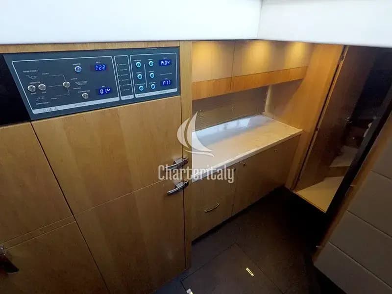 Fairline Squadron 50 - Get Lucky - 10